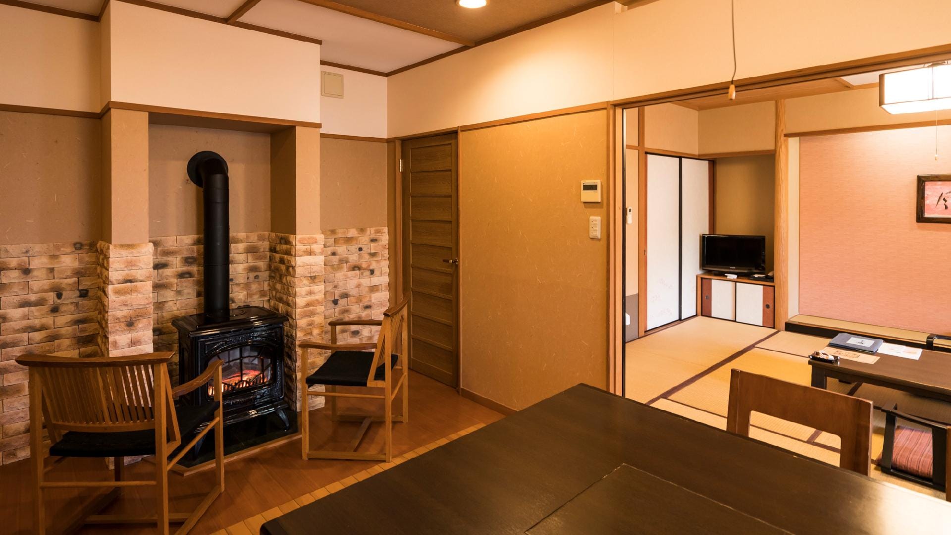 Japanese-style room 10 tatami mats + dining