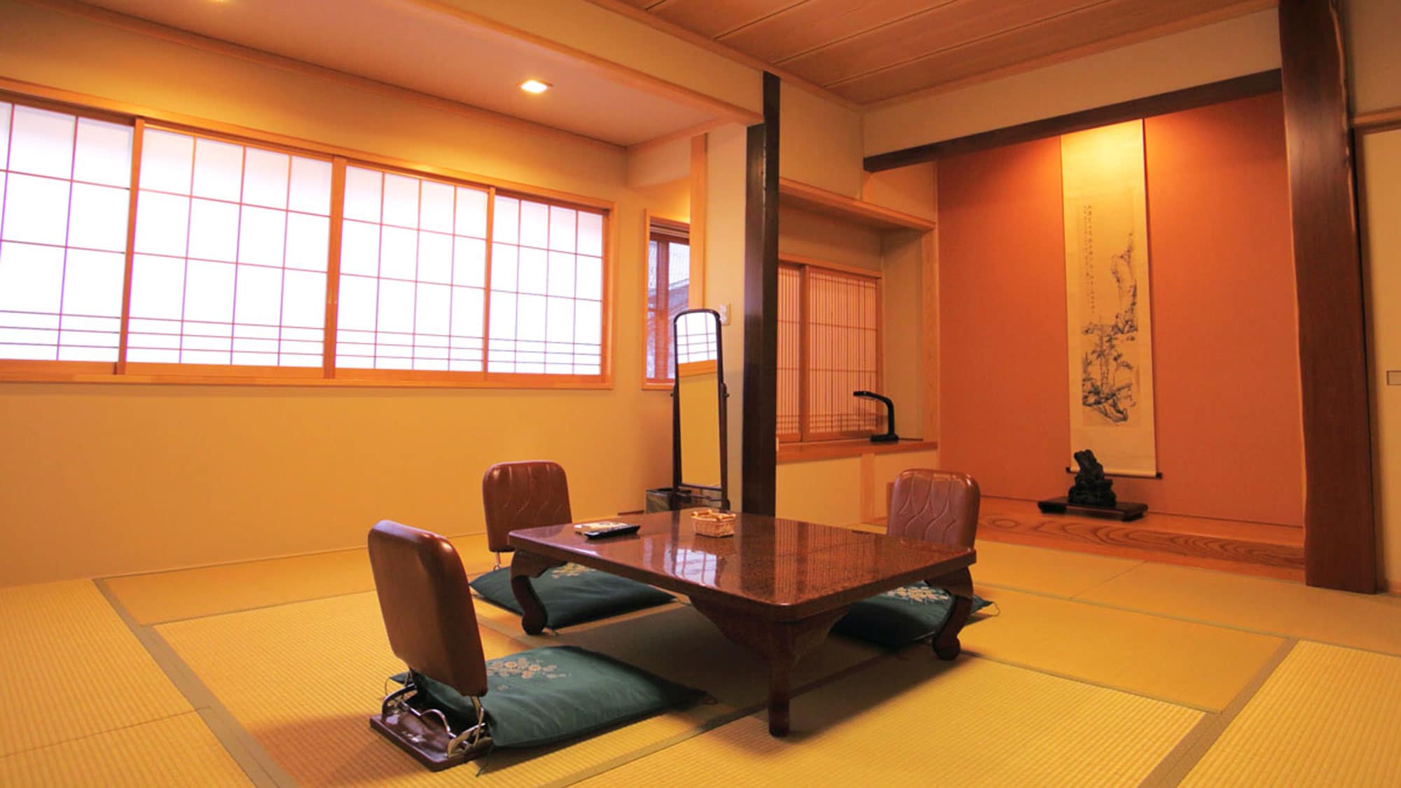 *An example of a 10 tatami Japanese-style room. A comfortable room with a wide veranda.