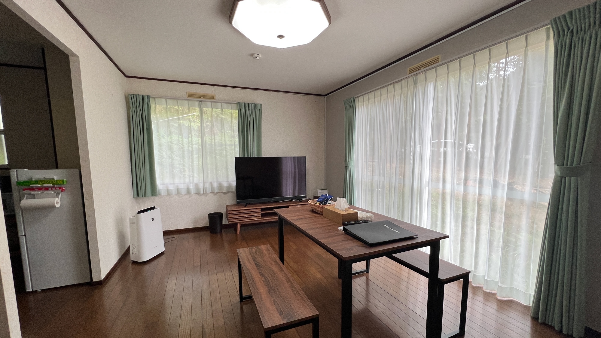 [อิซุ สกายไลน์ 647] ห้องนั่งเล่นและรับประทานอาหาร