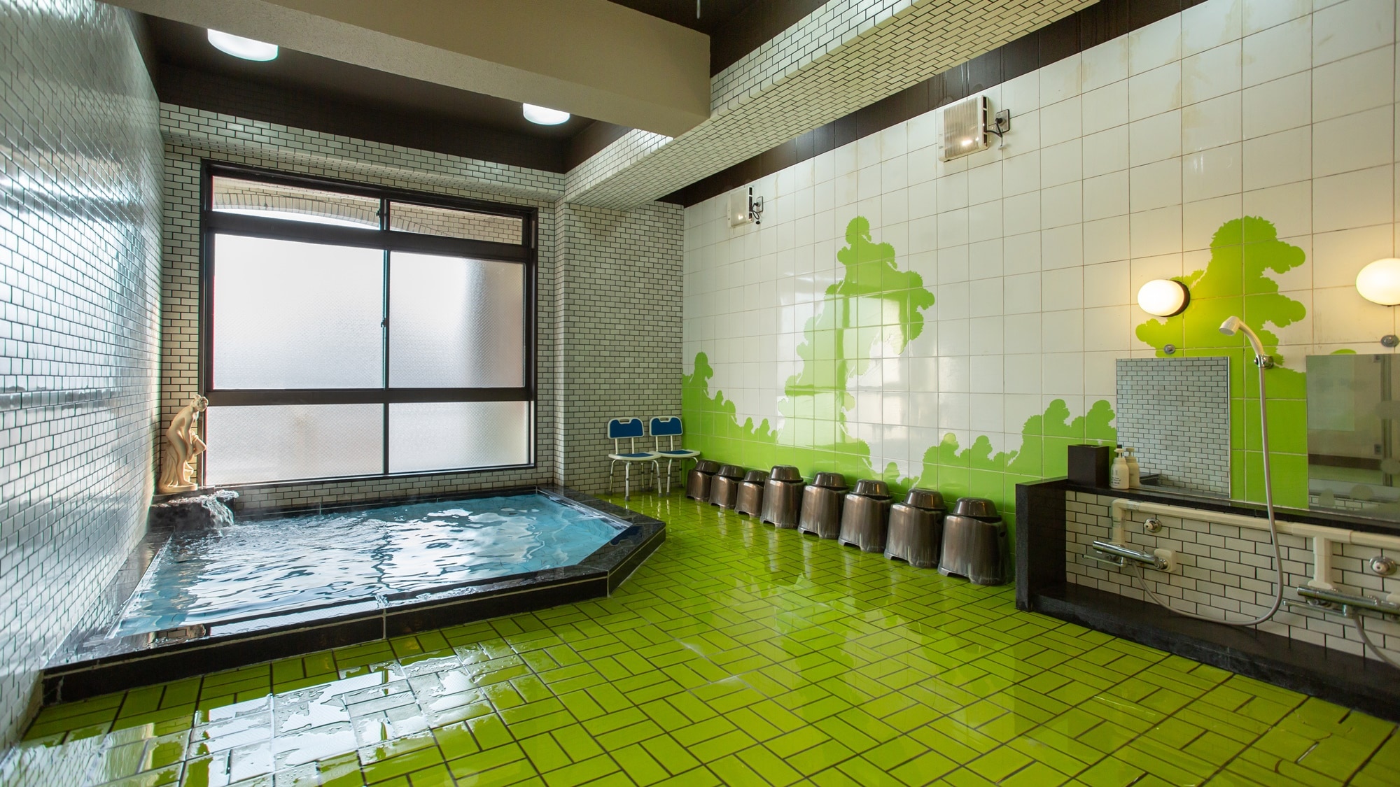* [Men's bath] A retro men's bath on the 6th floor. You can relax your tired body after soaking in it.