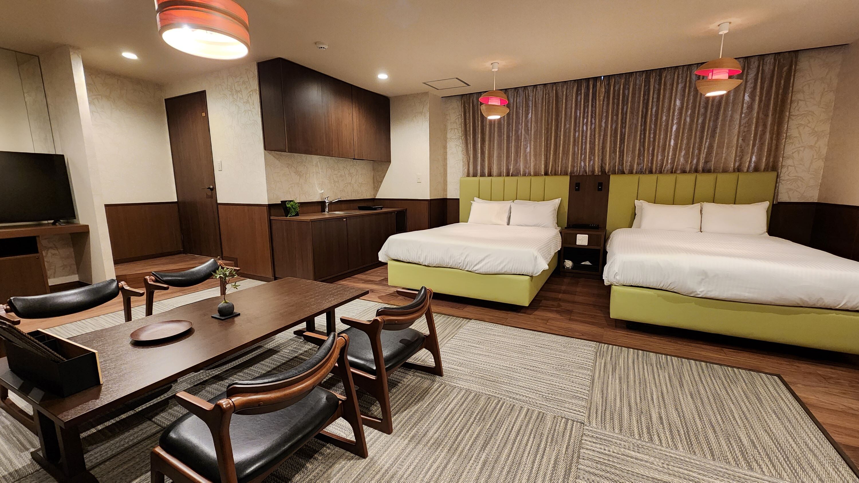 K [2nd floor Japanese-Western style room] Room for 2-4 people (Japanese-style hot spring bath in the room)