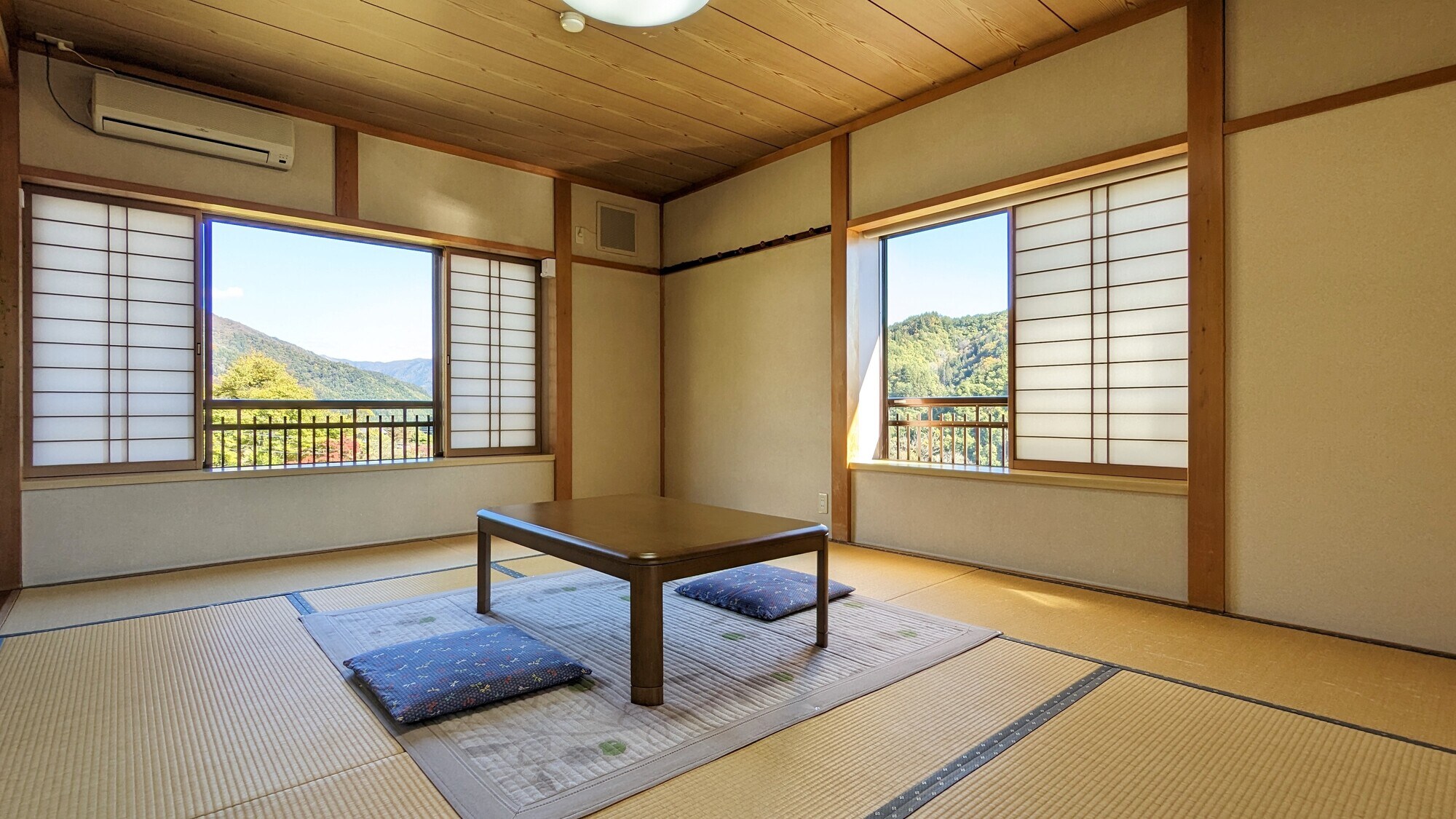 [Guest room] Japanese-style room with 10 tatami mats