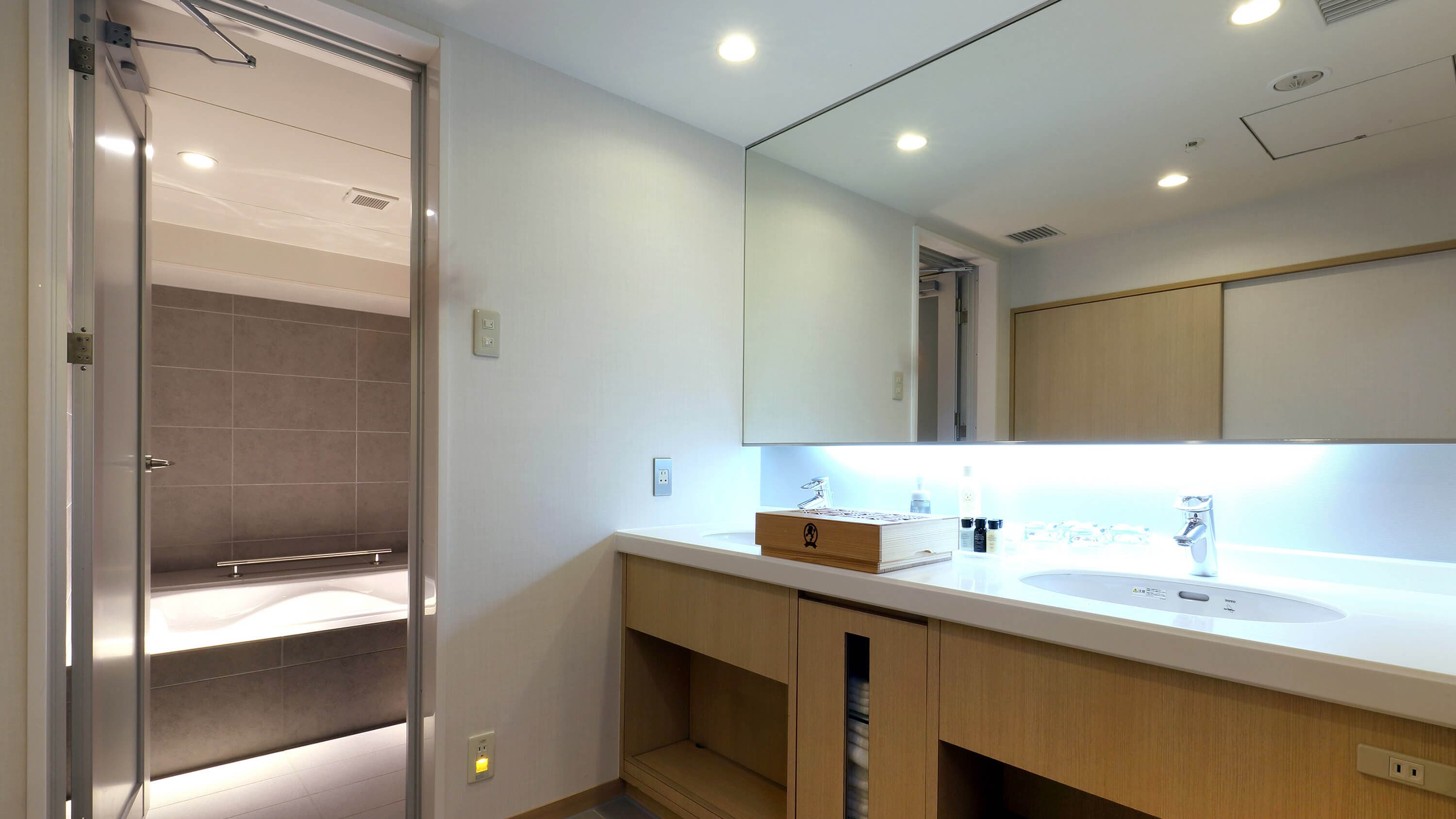 "Japanese and Western room" bathroom