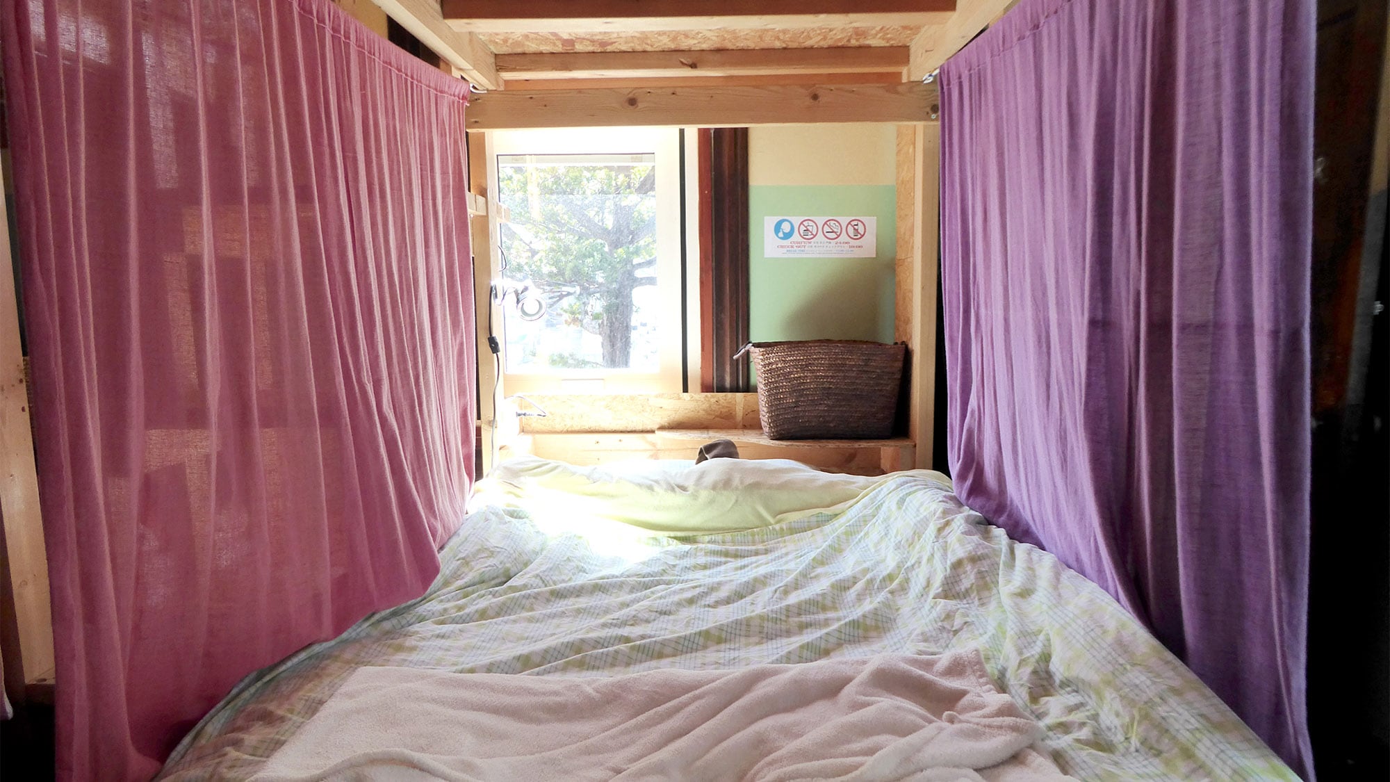 ・ Dormitory (all bunk beds, shared room)