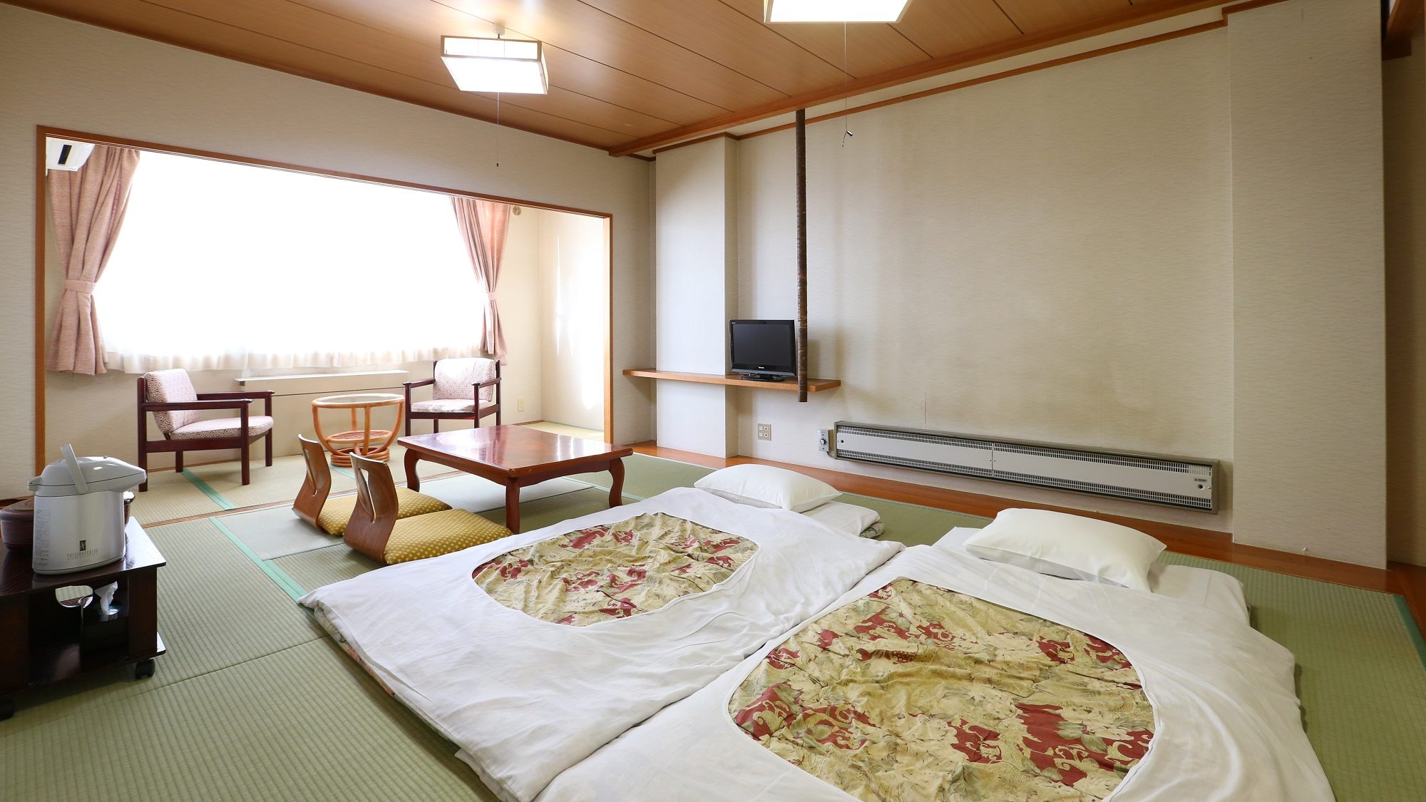 An example of a guest room After enjoying the hot springs in the hotel, please relax.