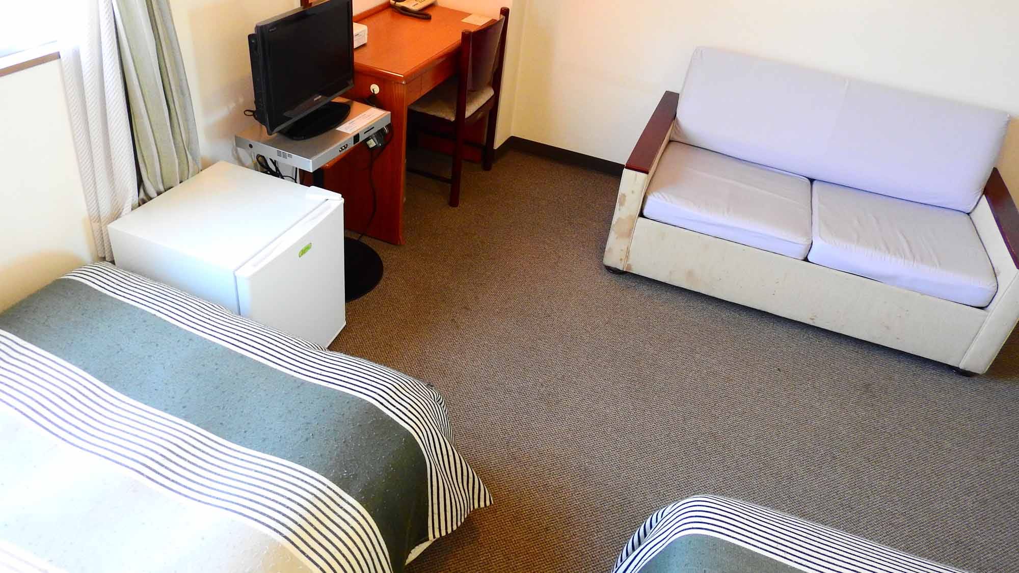 * Example of twin (with bath and toilet) Approximately 13 square meters Wireless LAN connection OK! Smoking and non-smoking rooms are available. It was