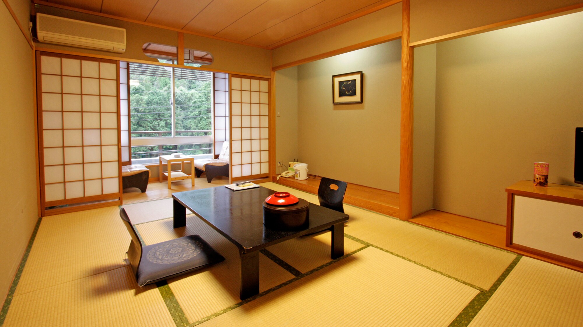 "Main building" Japanese-style room 10 tatami mats (without bus)
