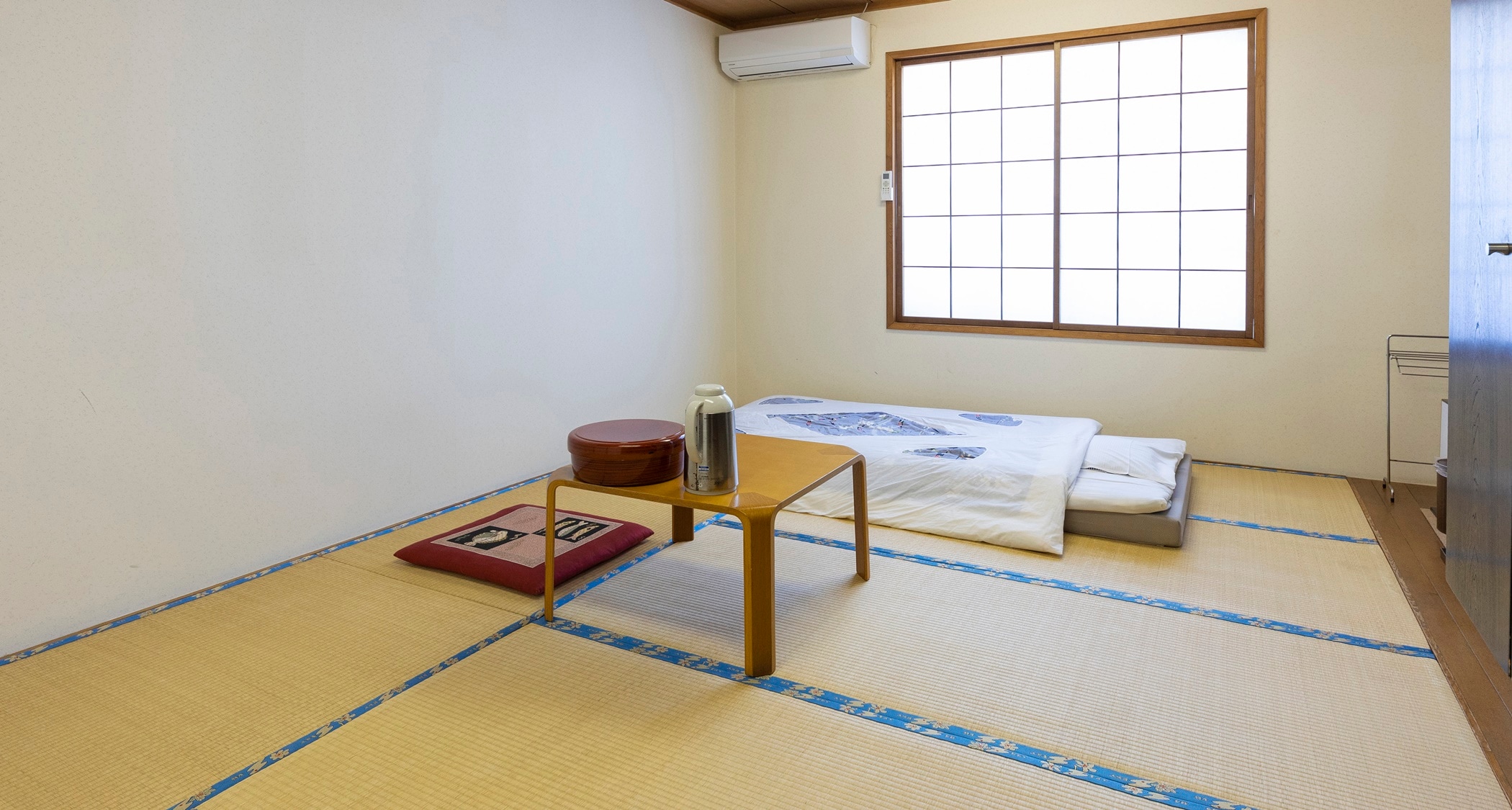*[Example of a Japanese-style room] Relax and unwind in a tatami room