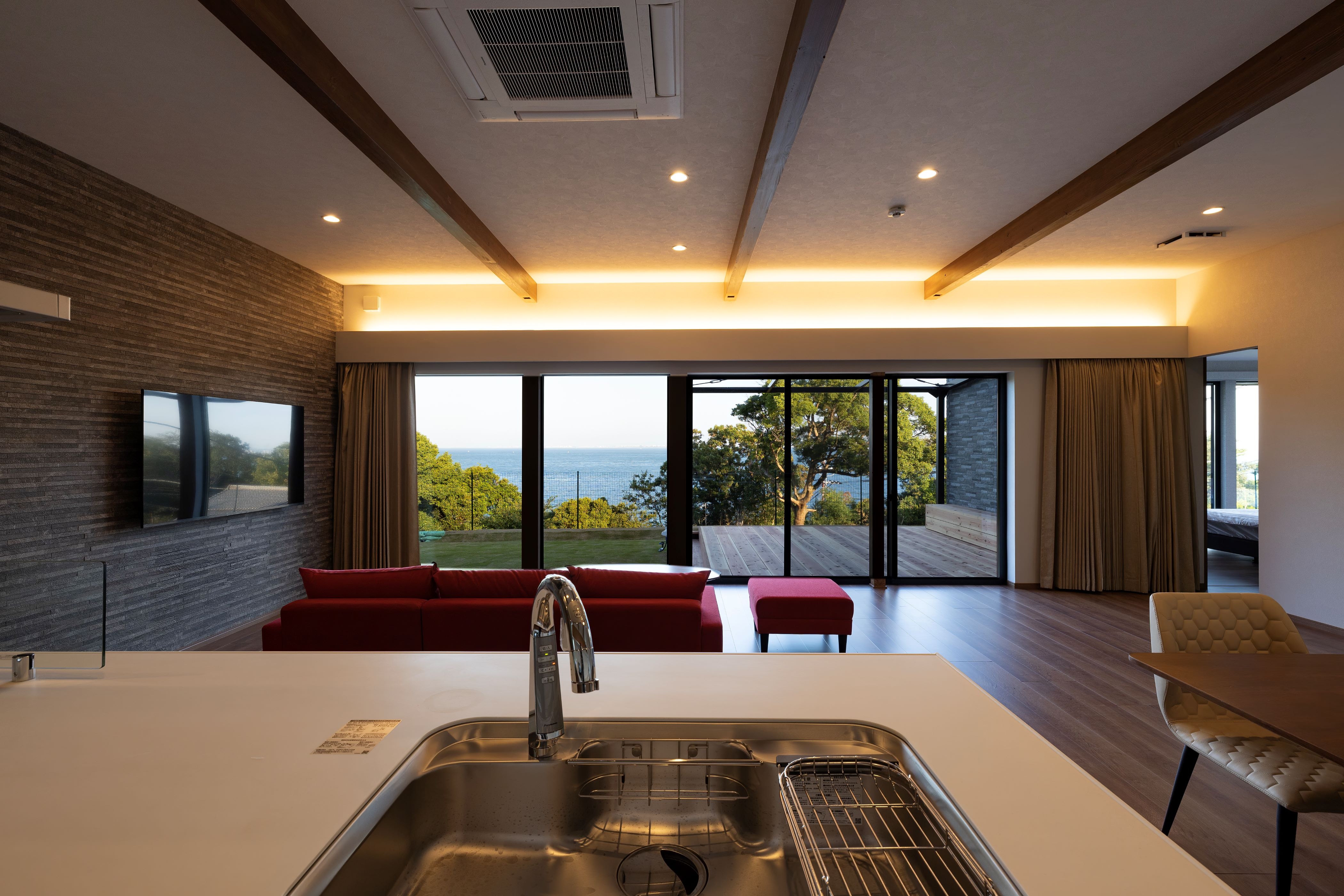 Living room (HILLSIDEBASE #02)