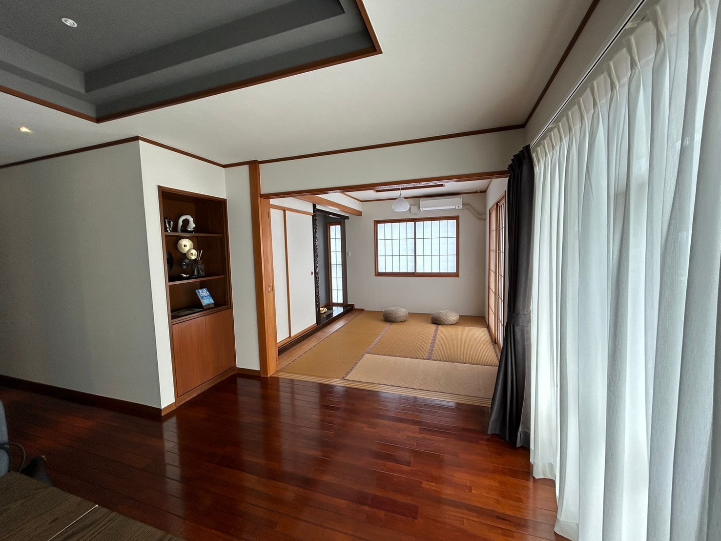 5F Japanese-style room: Two 102cm-wide low-type beds can be installed in a 6-tatami space.