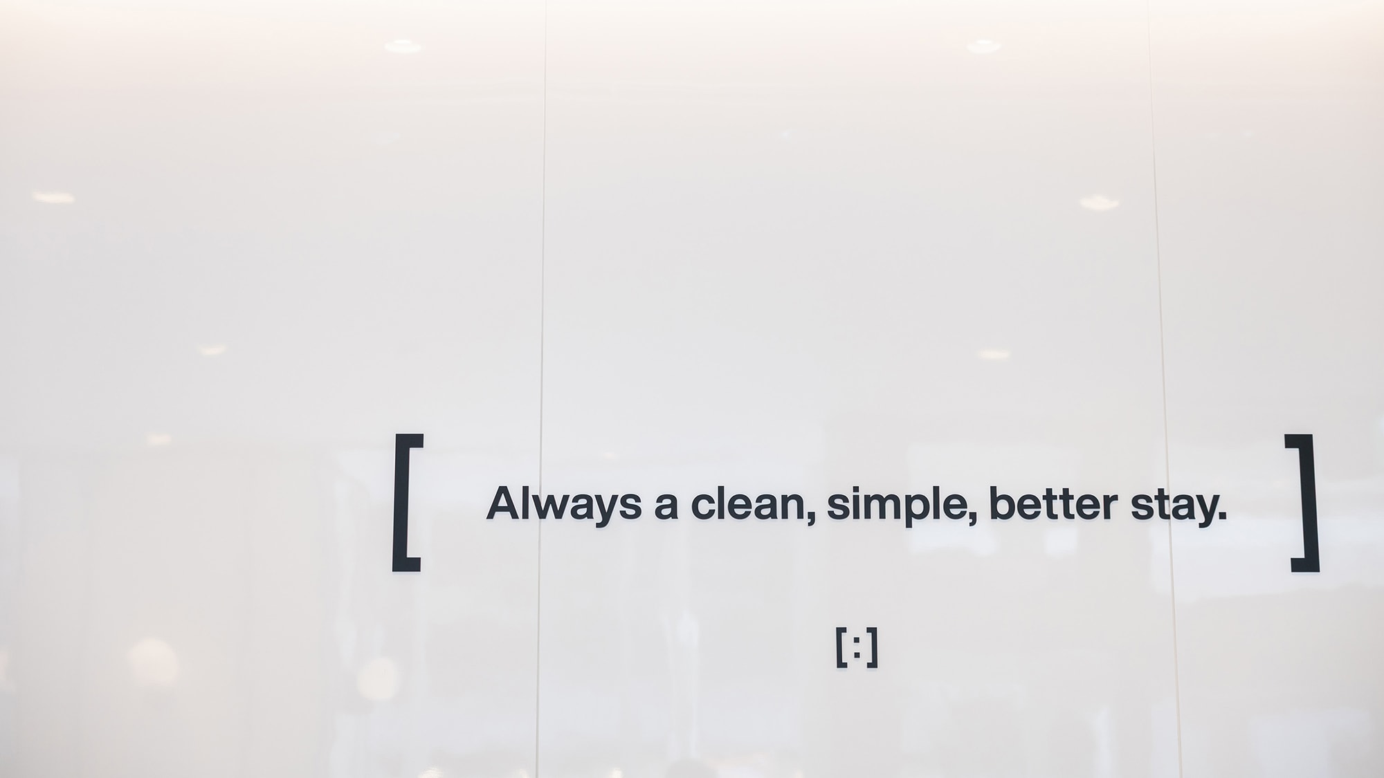 Reception | Always clean, the space simple, for a better stay.