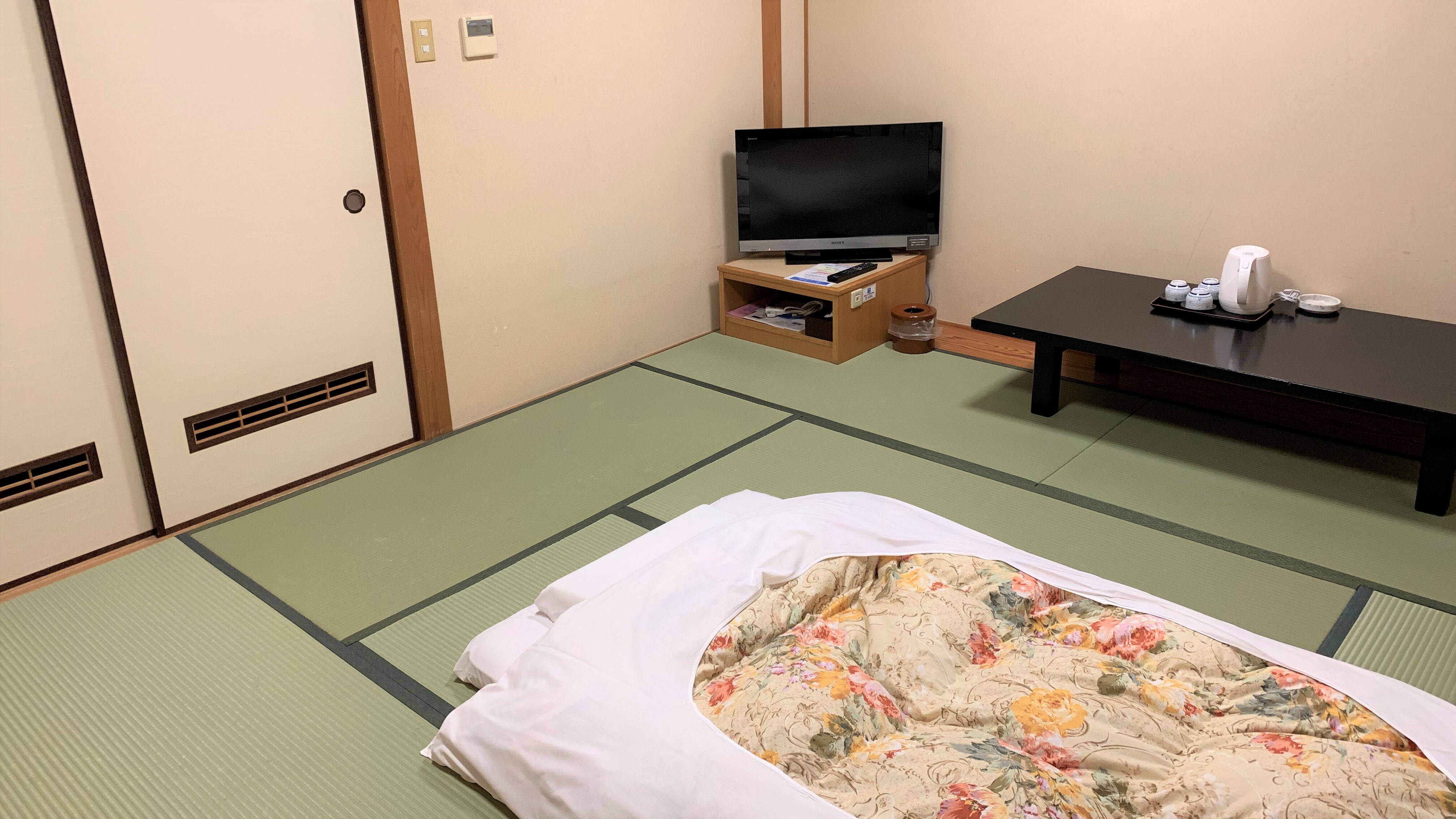 [日式房間8張榻榻米]最多可入住4人。