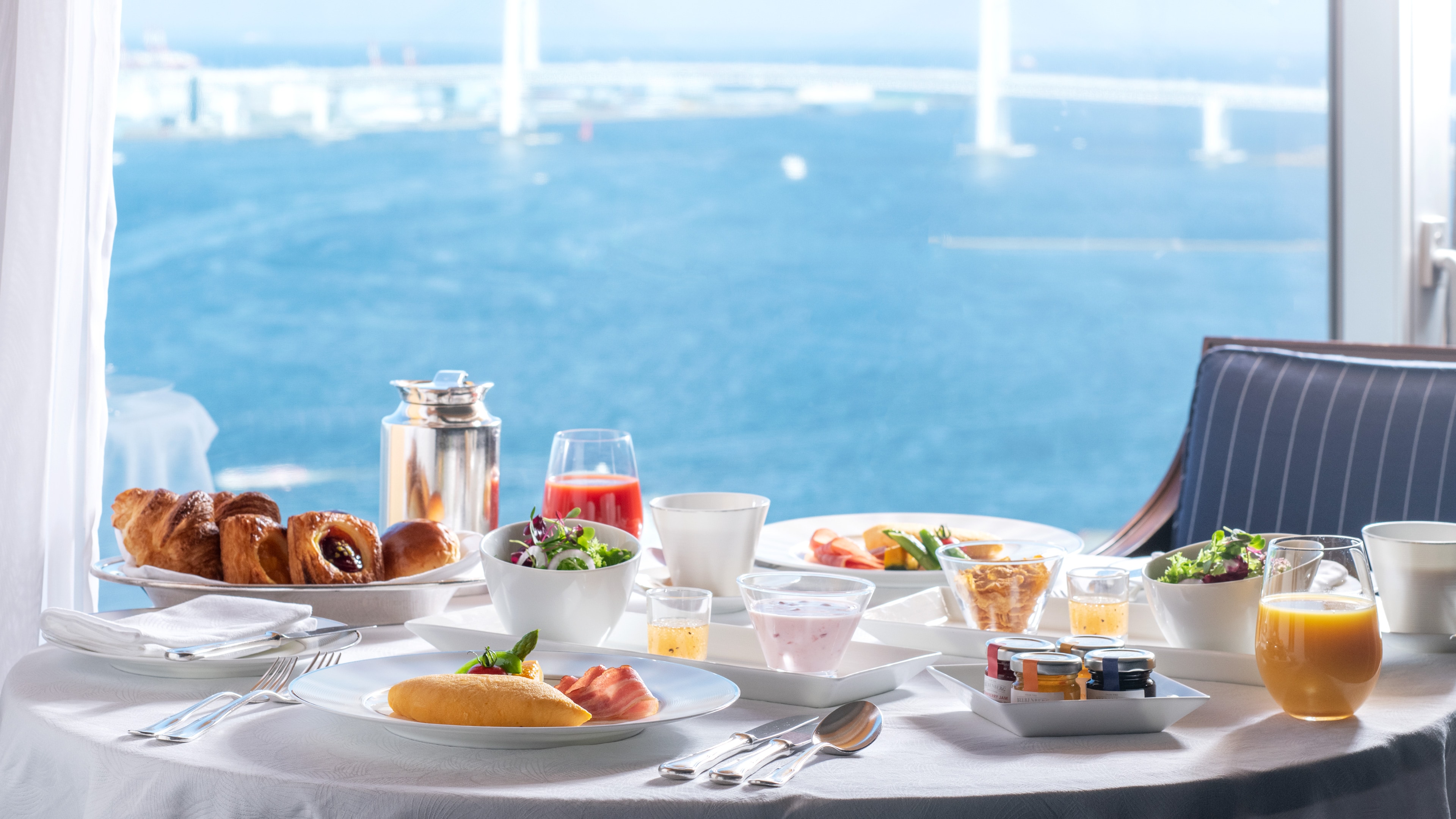 Room service breakfast image