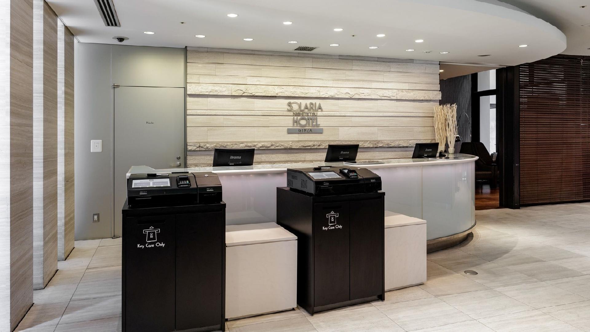 Resepsionis Hotel Solaria Nishitetsu Ginza
