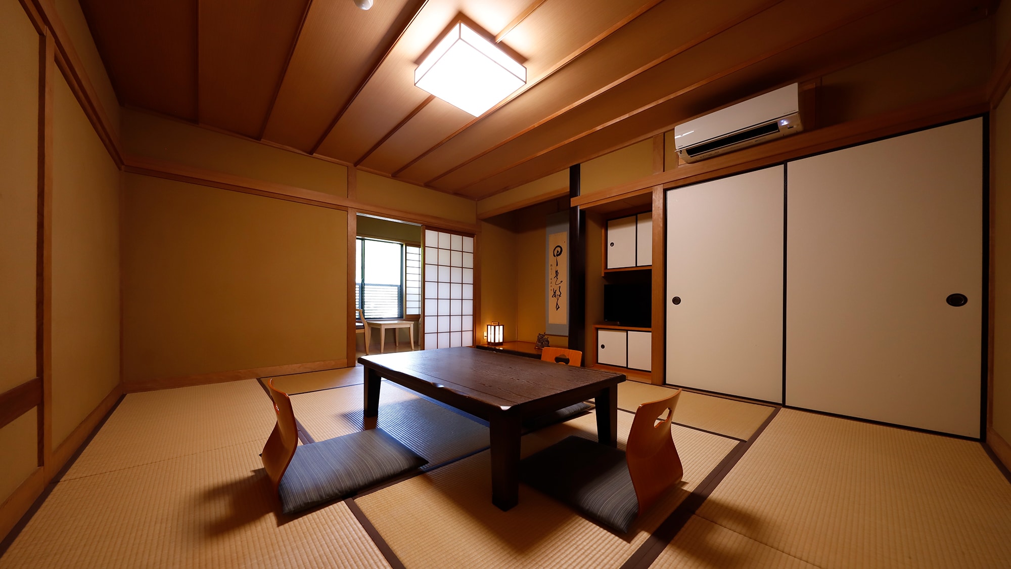 Japanese-style room (10 tatami mats)
