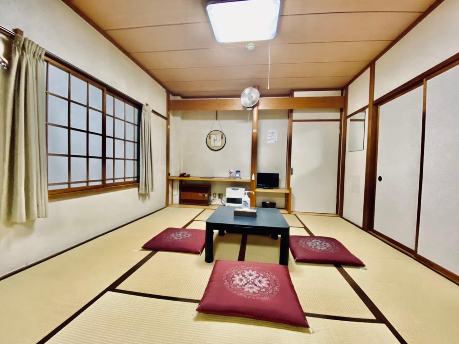 Japanese-style room