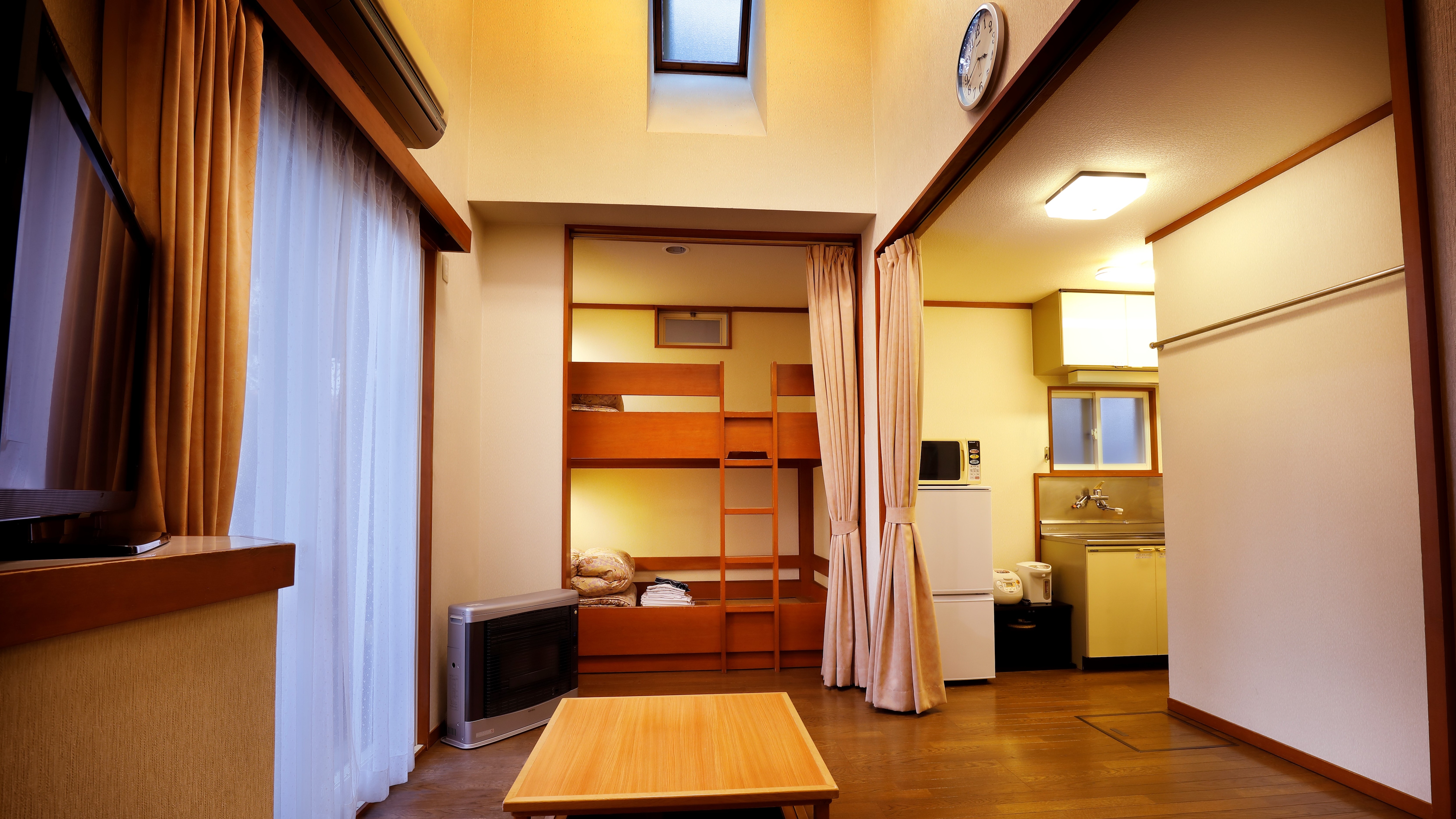 4人小屋（內部）