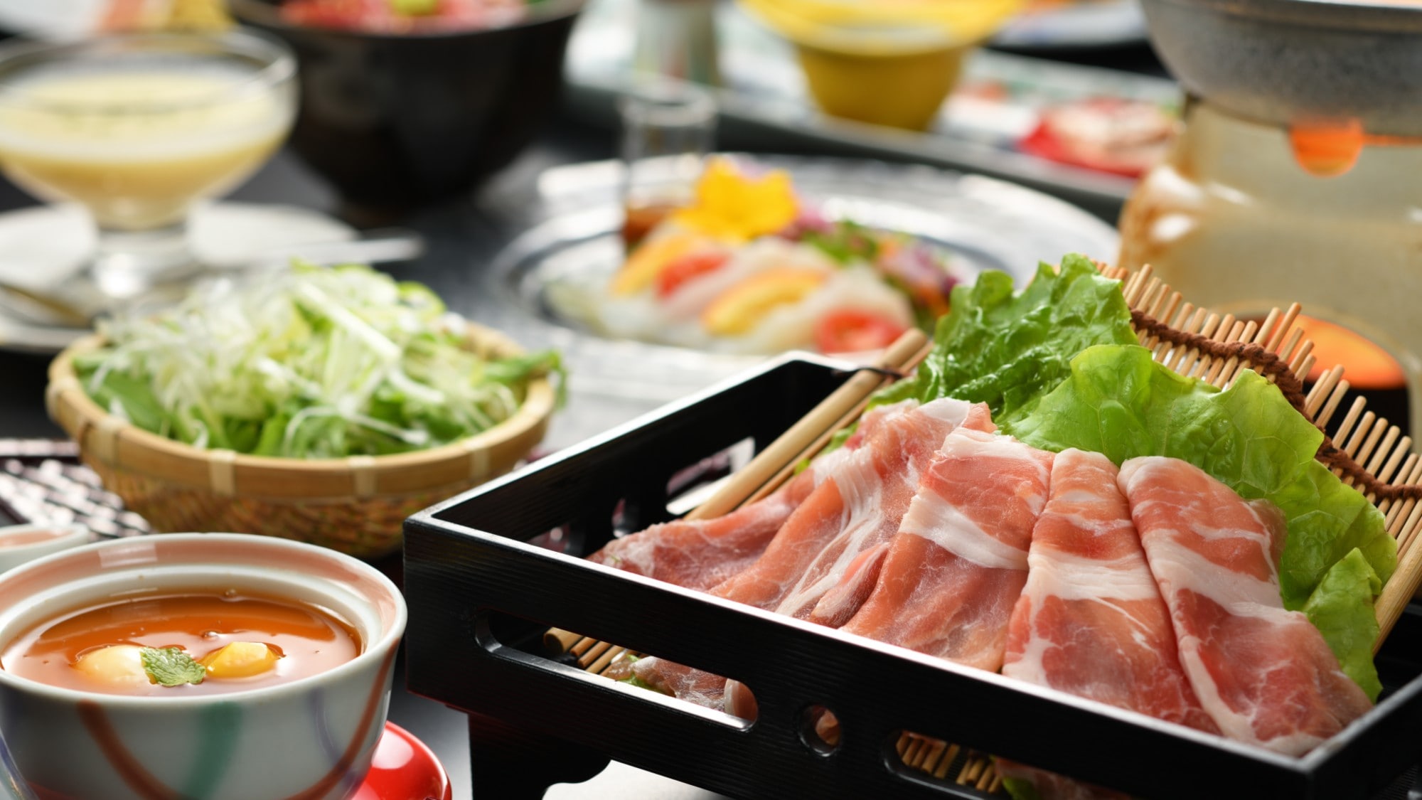 Shabu-shabu set meal featuring Miyagi Prefecture brand pork "JAPAN X" (serving example from October 2025)