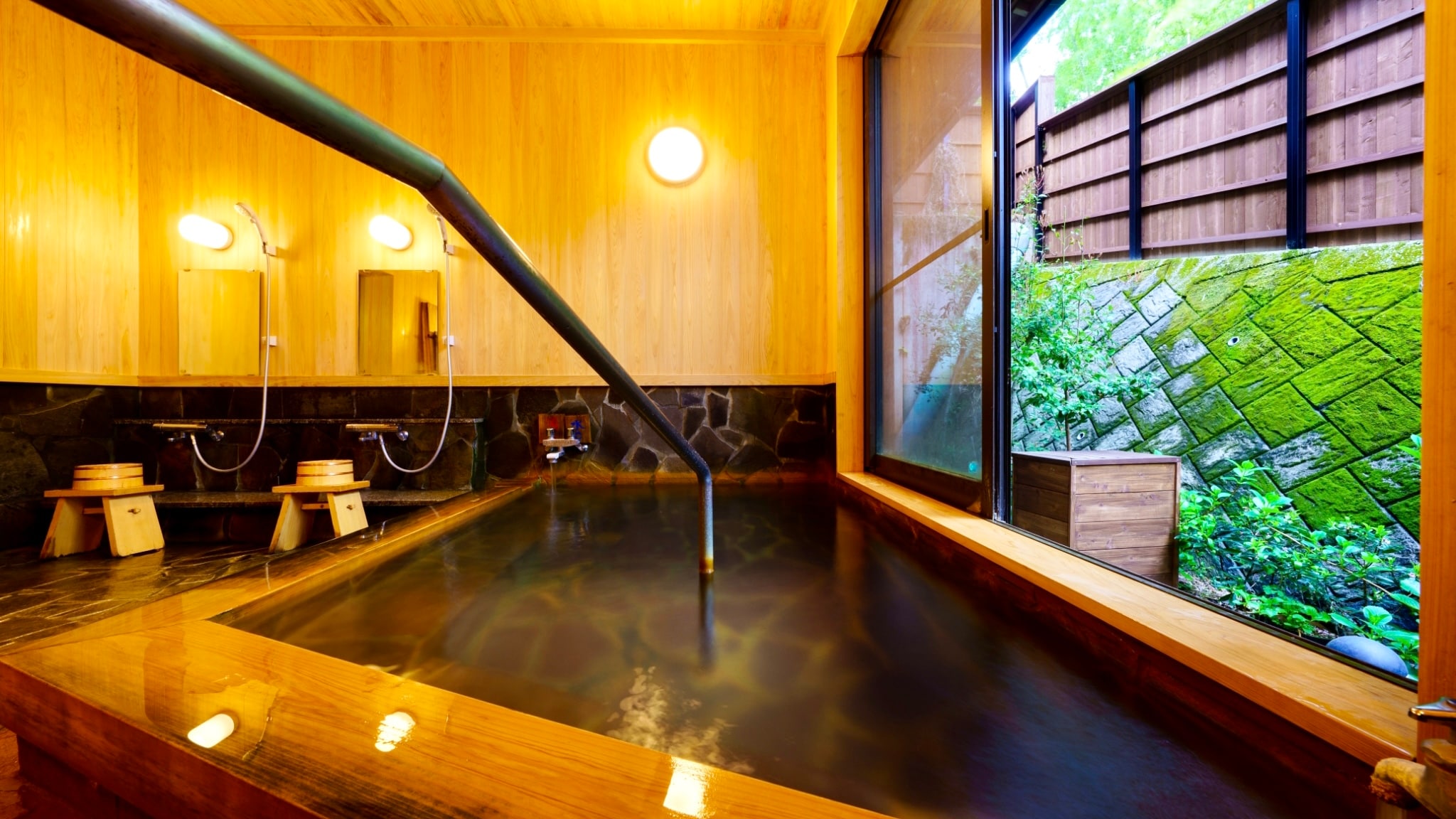 Yudokoro is a hydrogen carbonate hot spring exclusively for hotel guests.