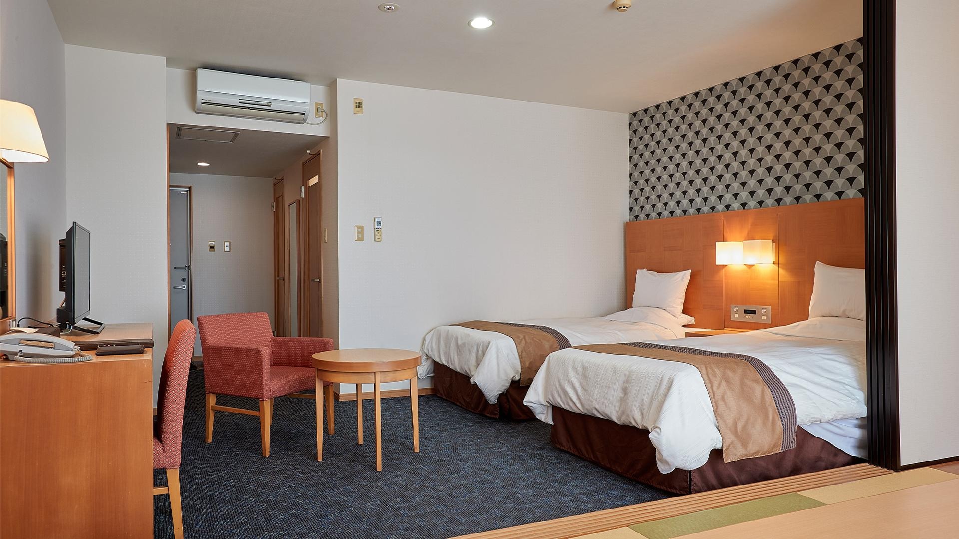 Kamar tamu (kamar bergaya Jepang-Barat bebas rokok seluas 42 meter persegi)