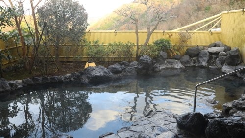 [Large communal bath] Open-air bath