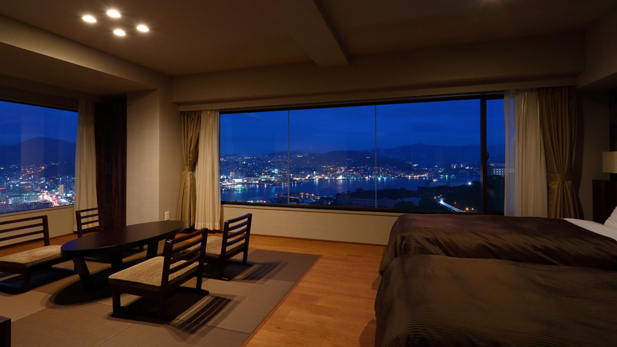 [Main building Japanese-Western style room with a grand view] A limited number of rooms with a superb view where you can see the night view from your bed