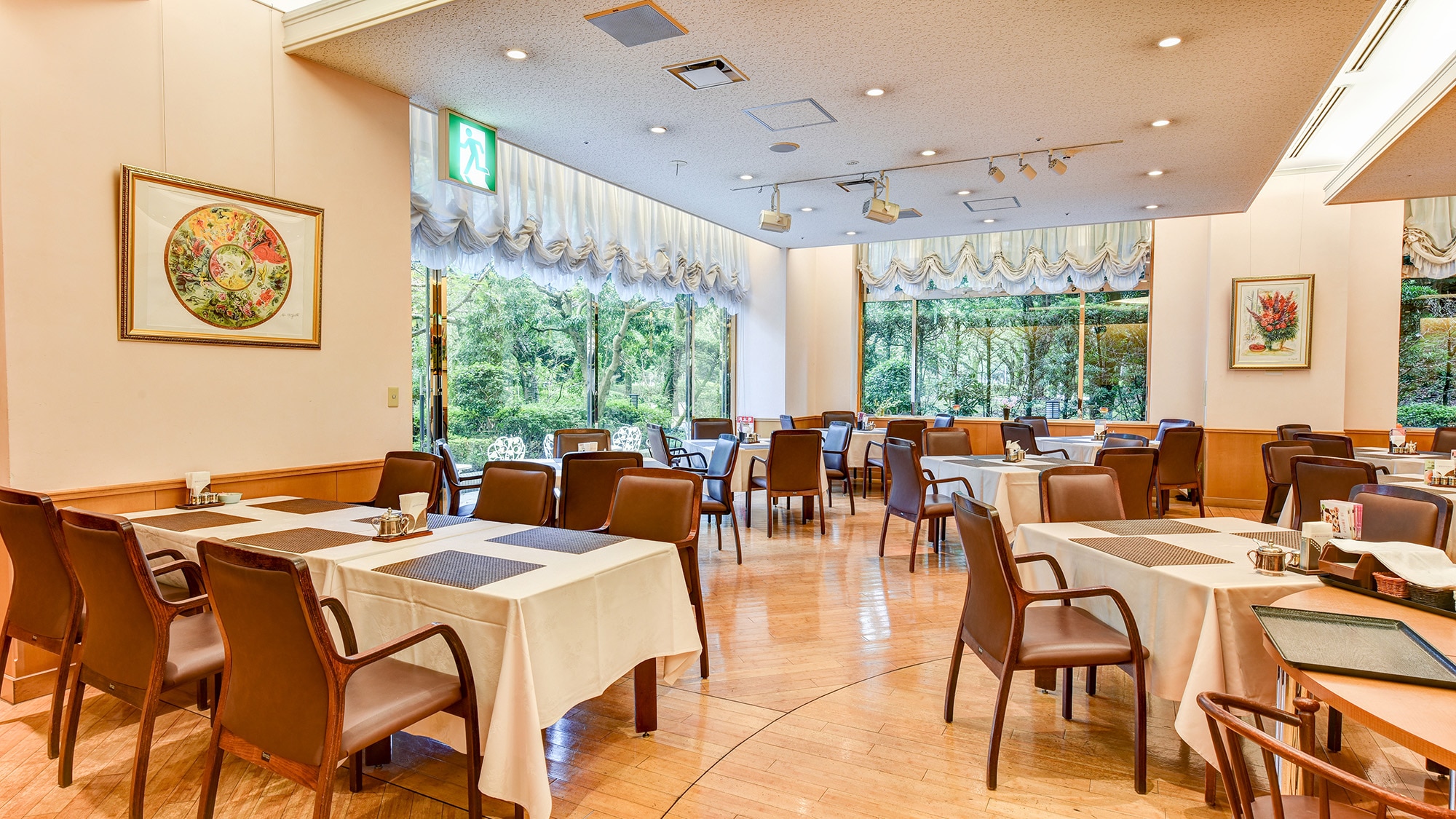*Not available* [Restaurant Himuka] Enjoy a wide variety of Miyazaki ingredients in a light-filled space.