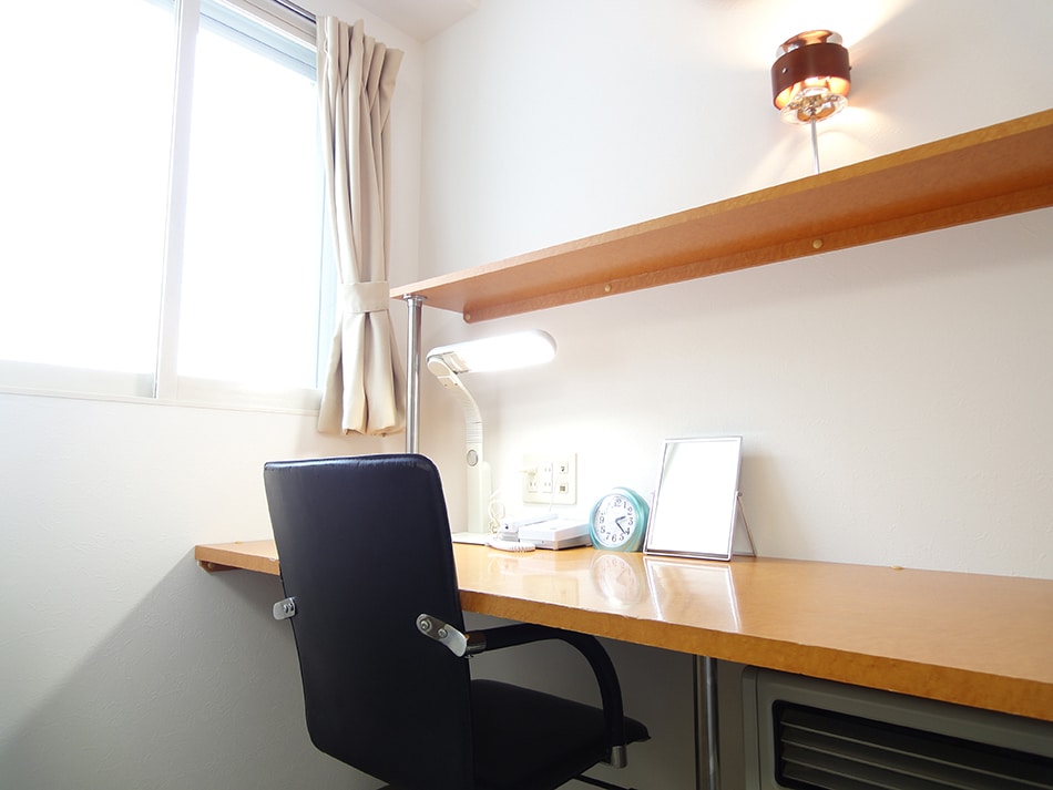 ★ Indoor desk
