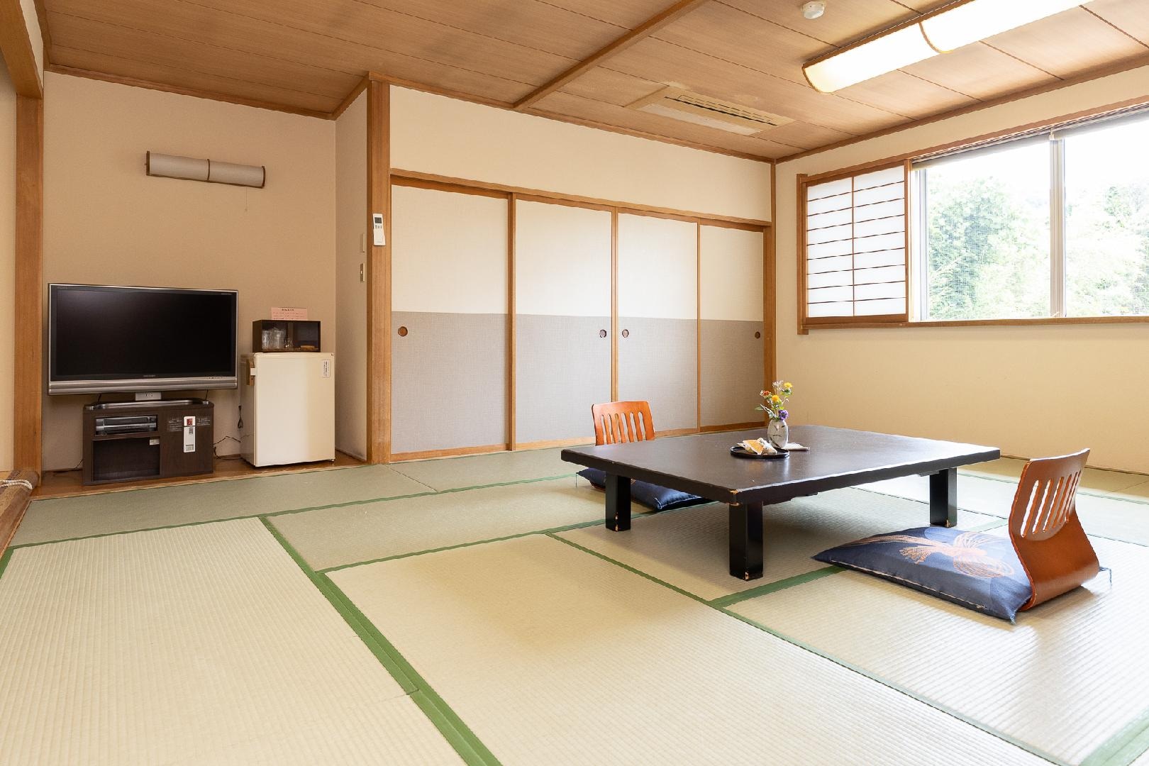 Japanese-style room 15 tatami mats + 4.5 tatami mats