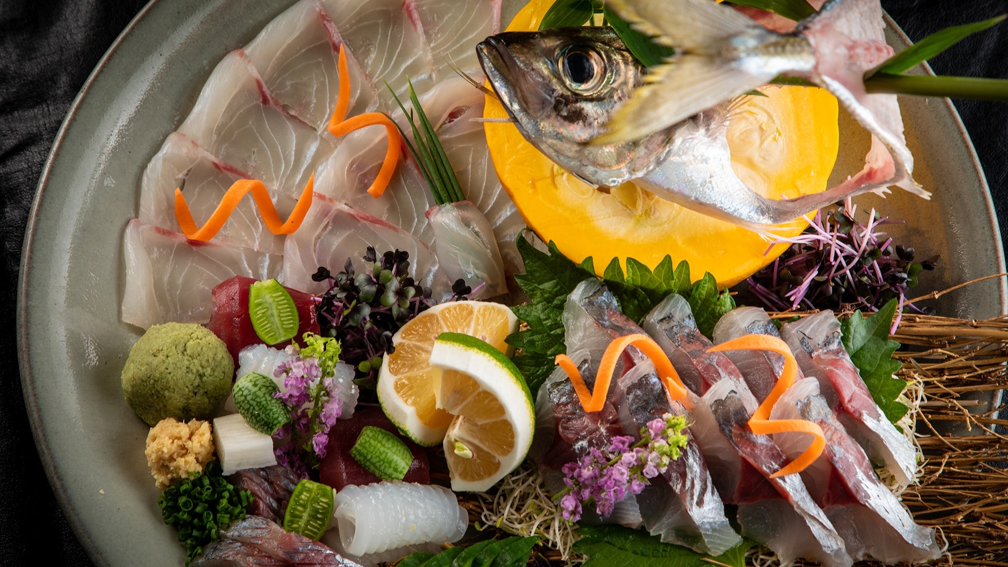 [Dinner] Enjoy the flavors of the season with a fresh sashimi platter delivered directly from the local fishing port