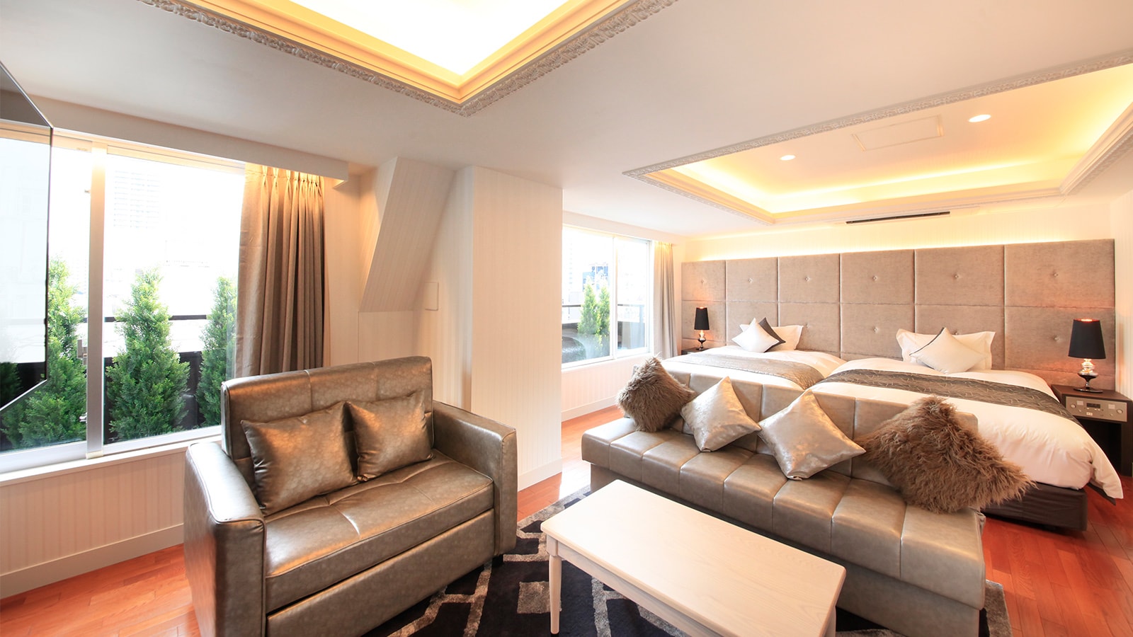 Suite Sudut Keluarga << 1-8 orang >>