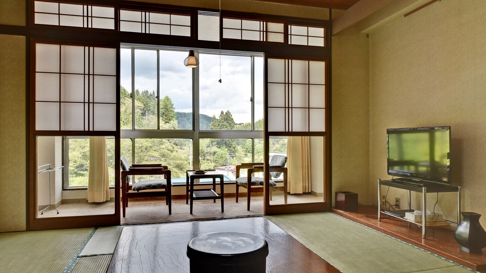 *10 tatami Japanese-style room (example of guest room)