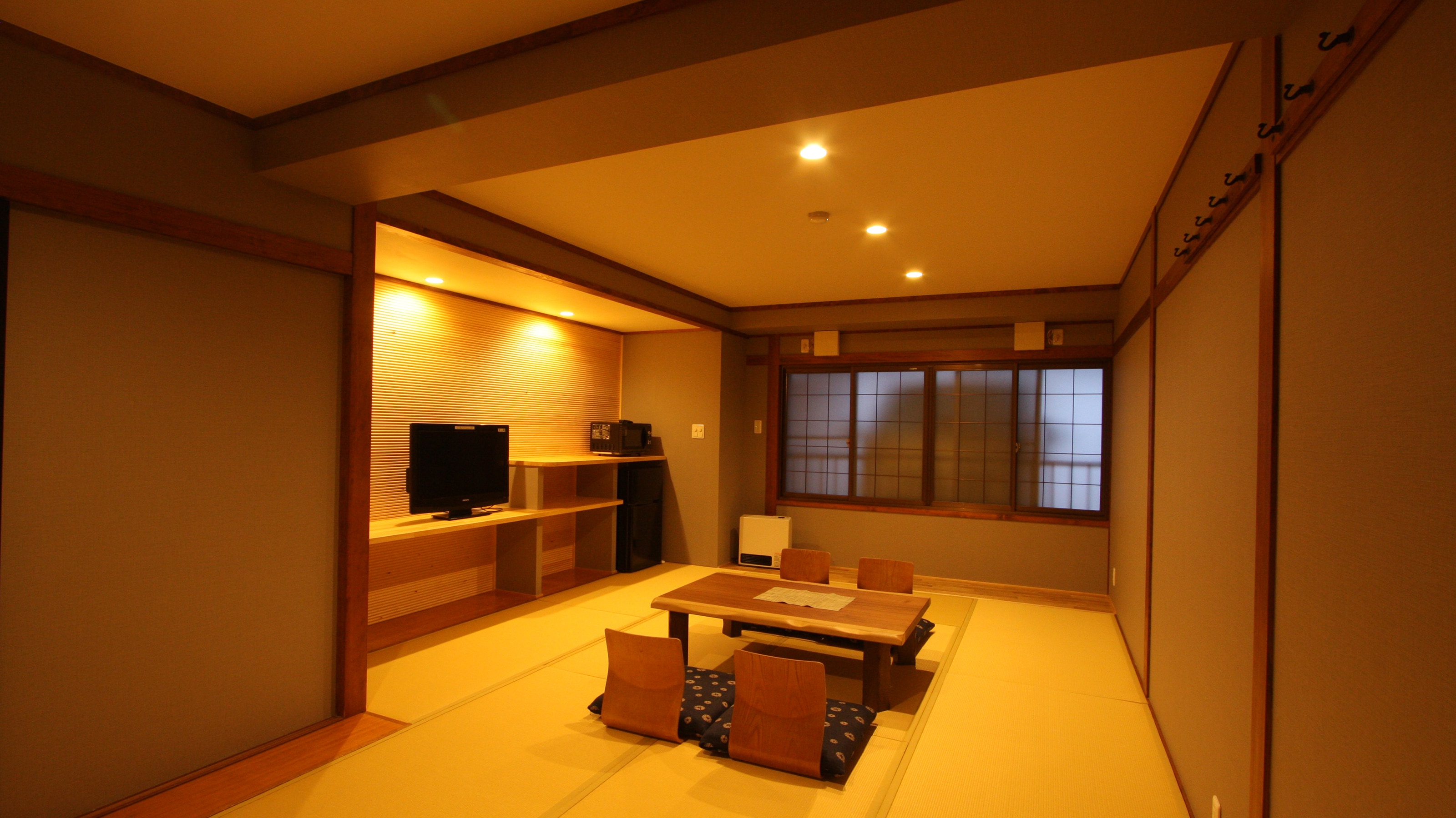 Modern Japanese-style room 101 (11 tatami mats) in the semi-basement