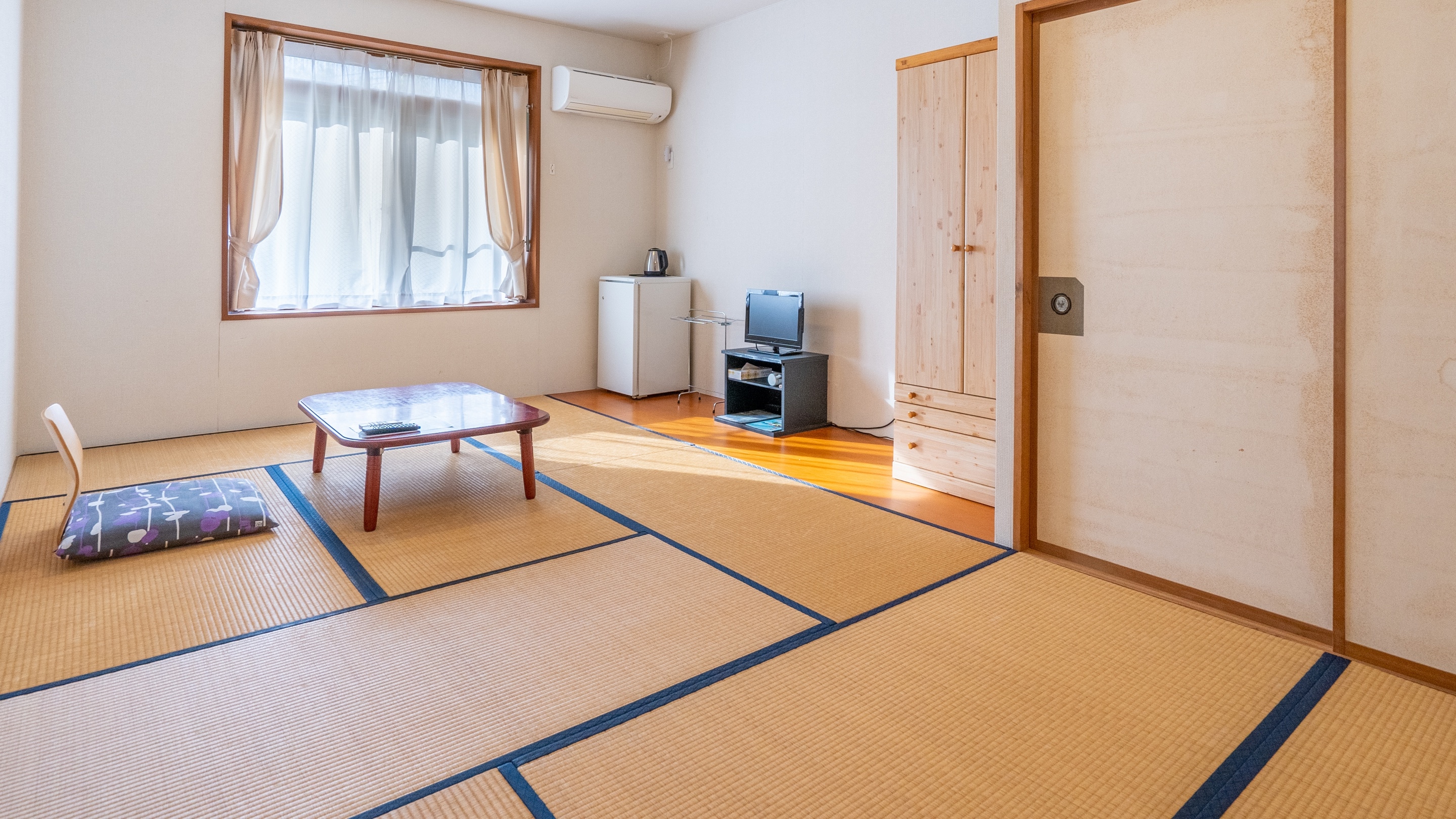 Japanese-style room for 1-4 people