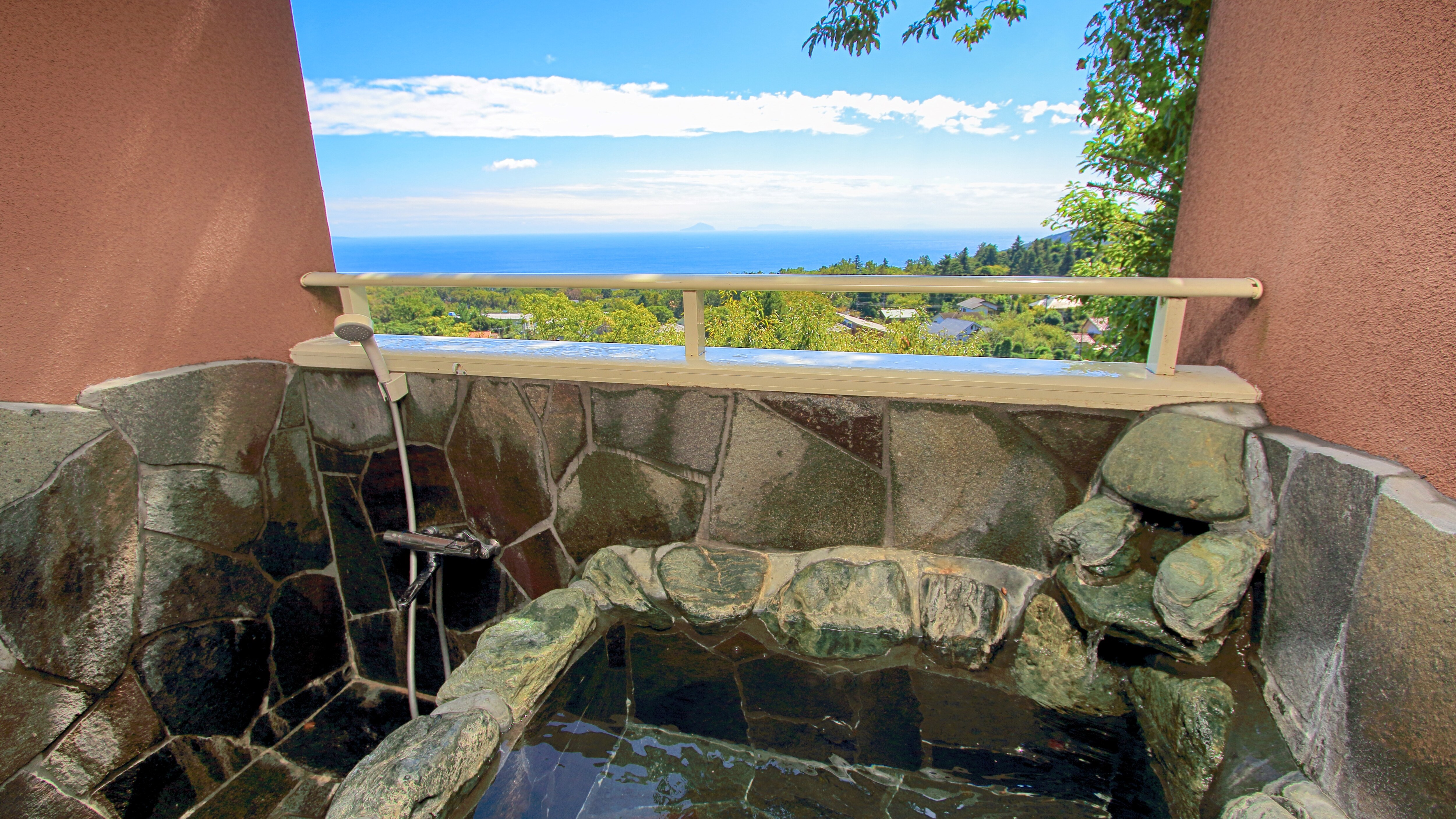 Guest room hot spring open-air bath [105 / Aubergeine]
