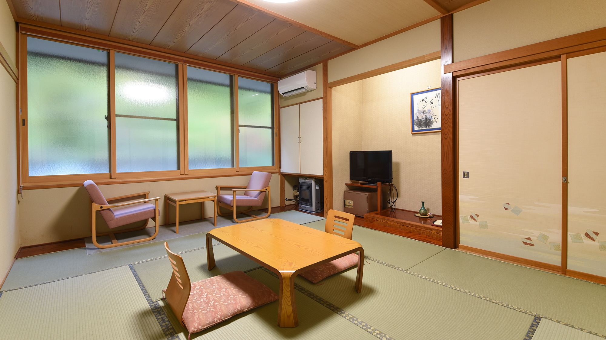 * [Japanese-style room 10 tatami mats]