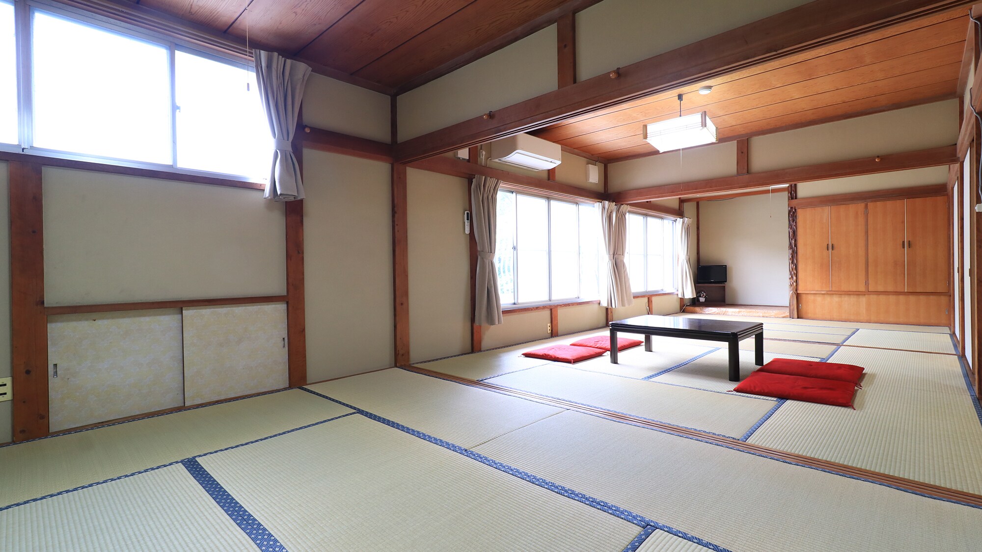 [Main building] Japanese-style room 20 tatami mats*