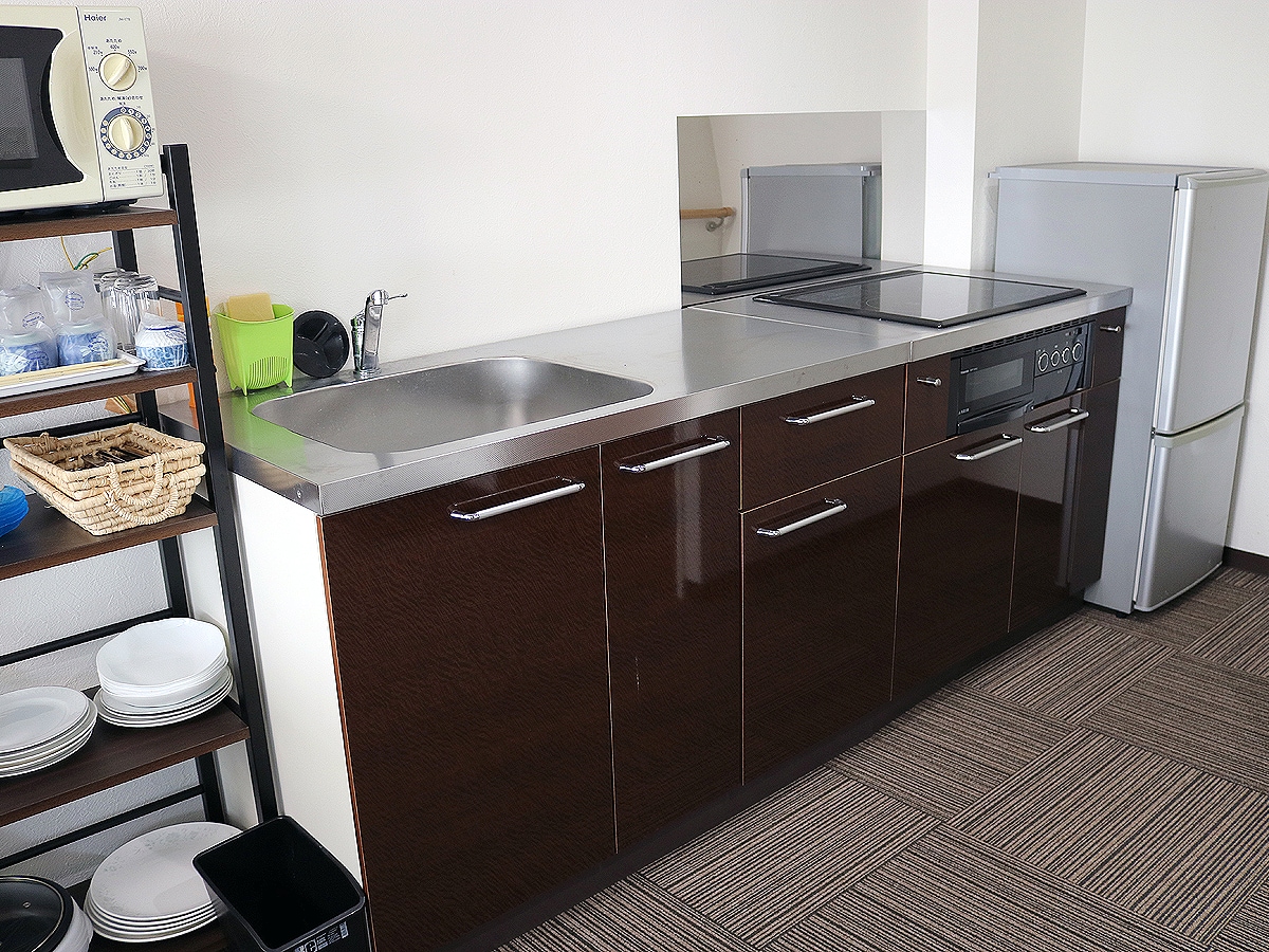 Spare: Sweet kitchen