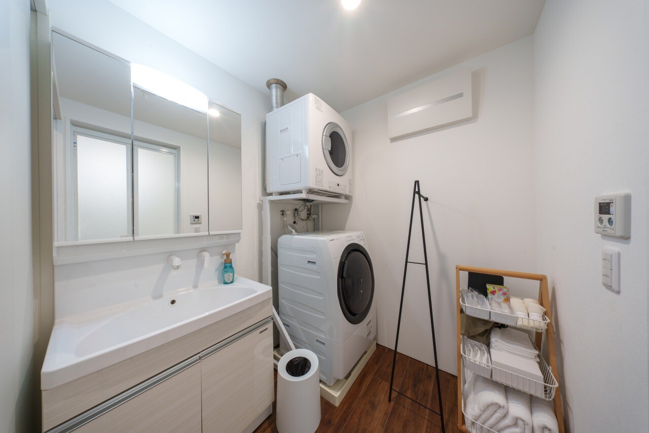 Building C Powder room