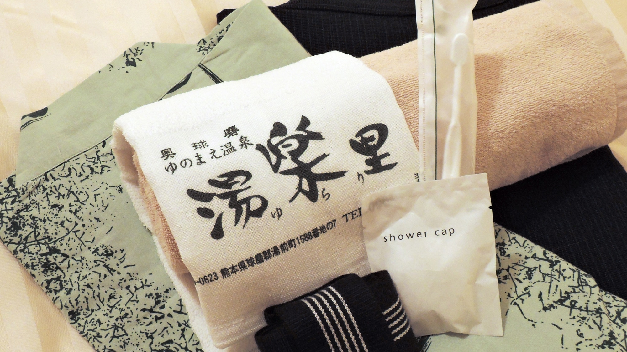 *[Examples of amenities] Towels, yukatas, etc. are provided.
