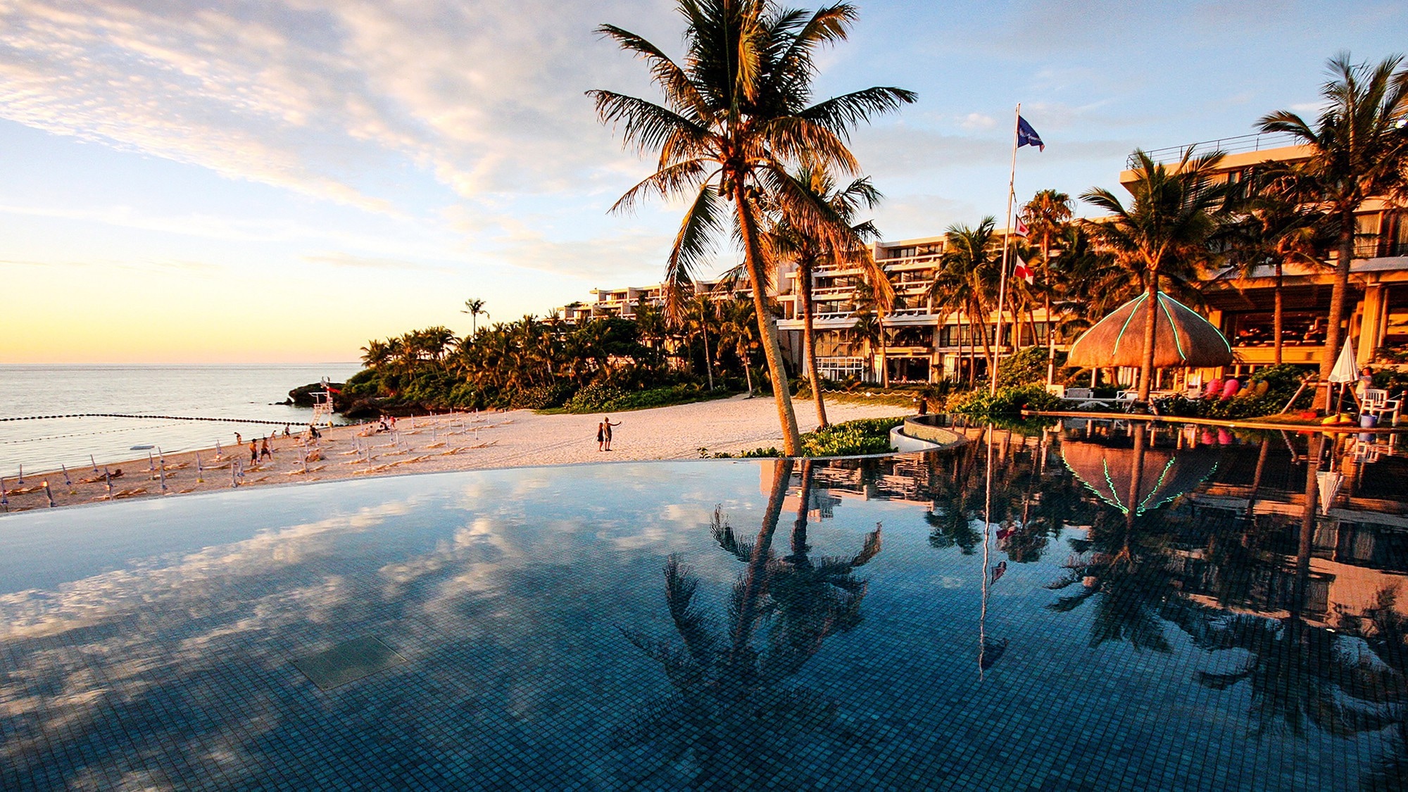 Evening view Hotel Moon Beach exterior