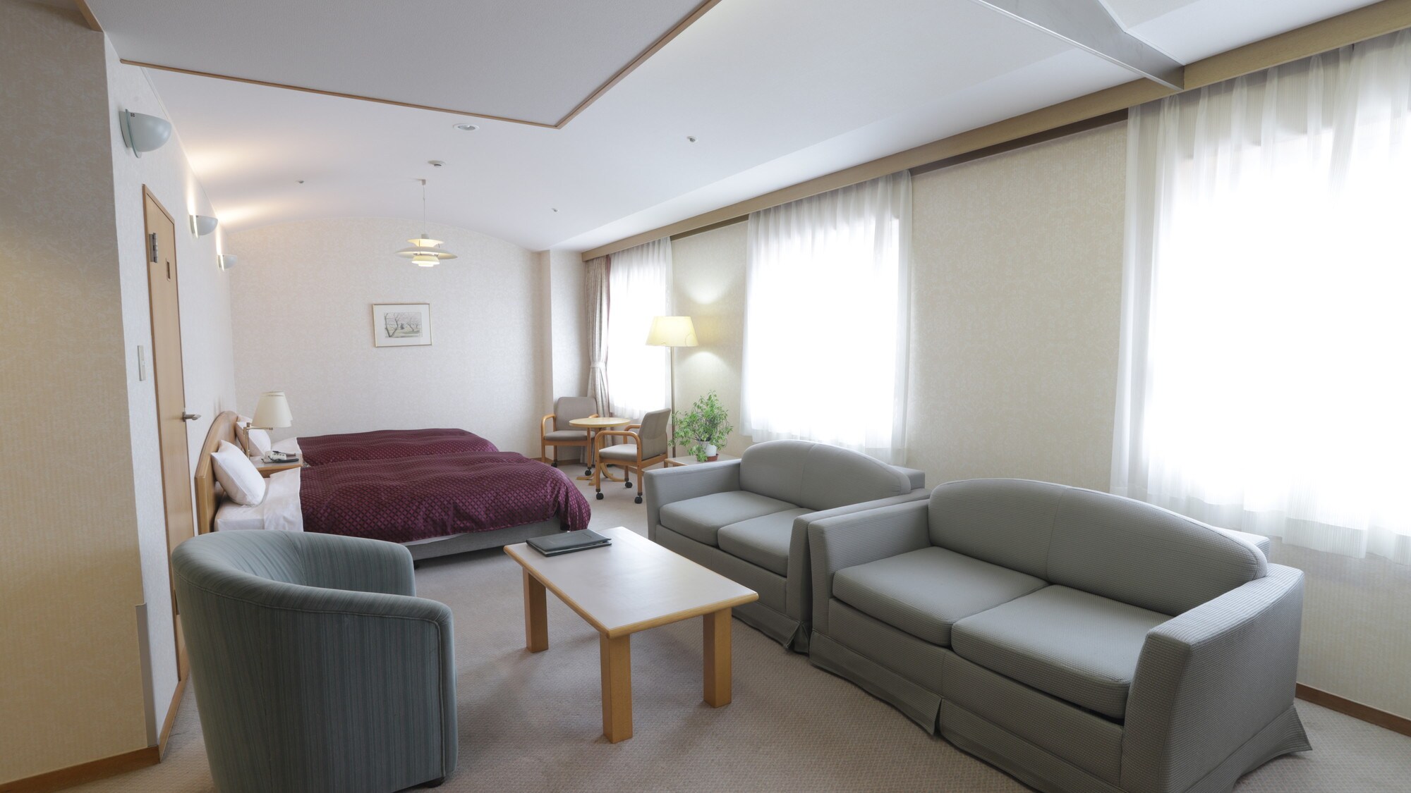[Deluxe Twin] Accommodates up to 4 people. (All rooms are non-smoking) *With bath and toilet
