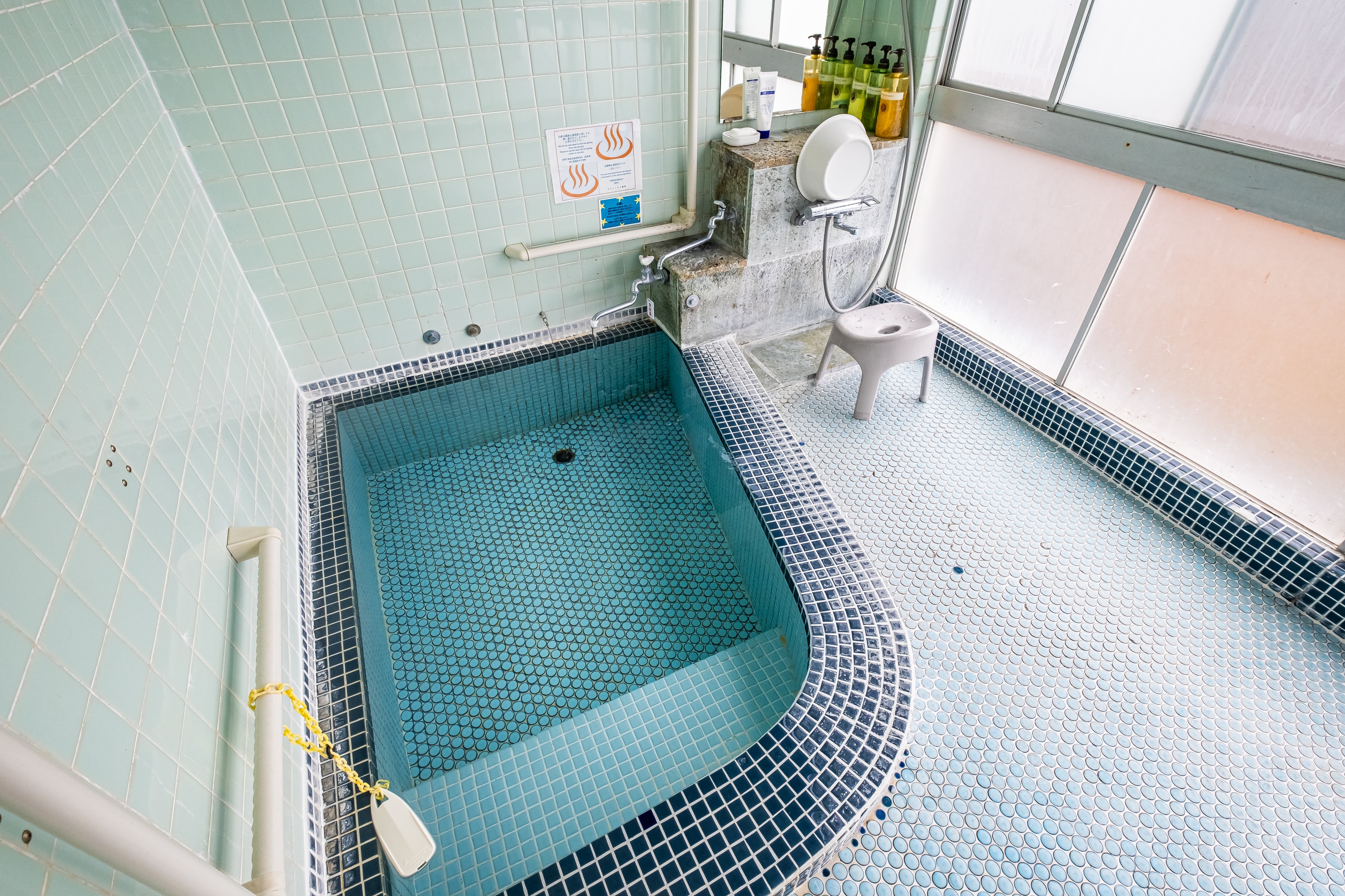 [温泉] 源源不断的温泉水 ◆ 适用于风湿性关节炎、腰痛、肩周炎、寒症、恢复疲劳