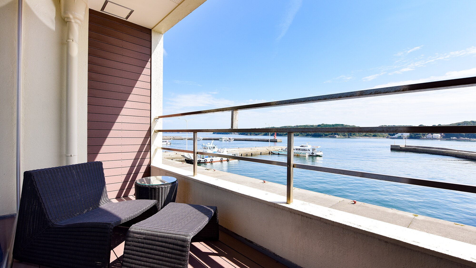 *[Ví dụ phòng khách] Phòng có ban công nhìn ra biển (203)