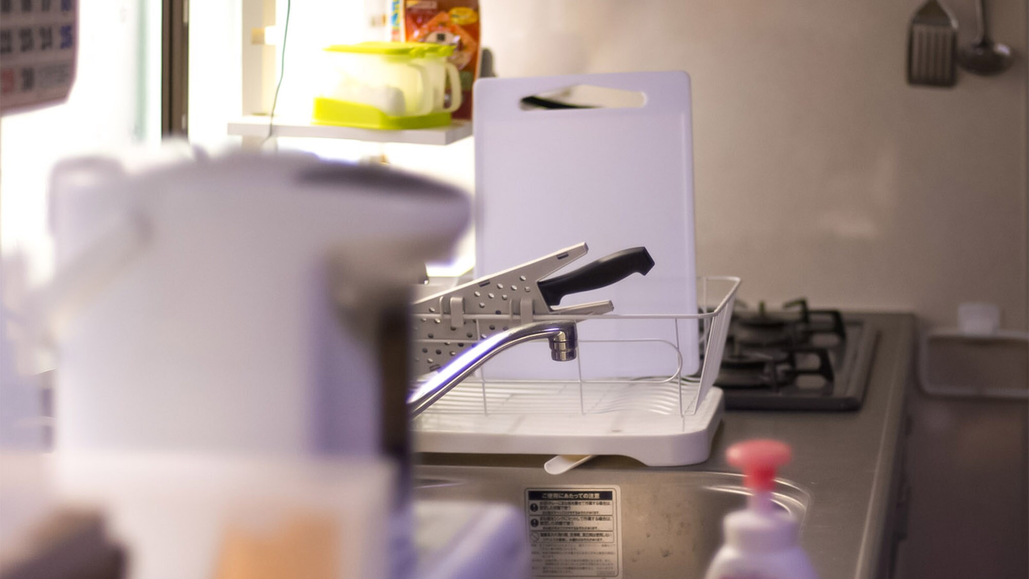・Kitchen: The clean kitchen is well equipped with cooking utensils