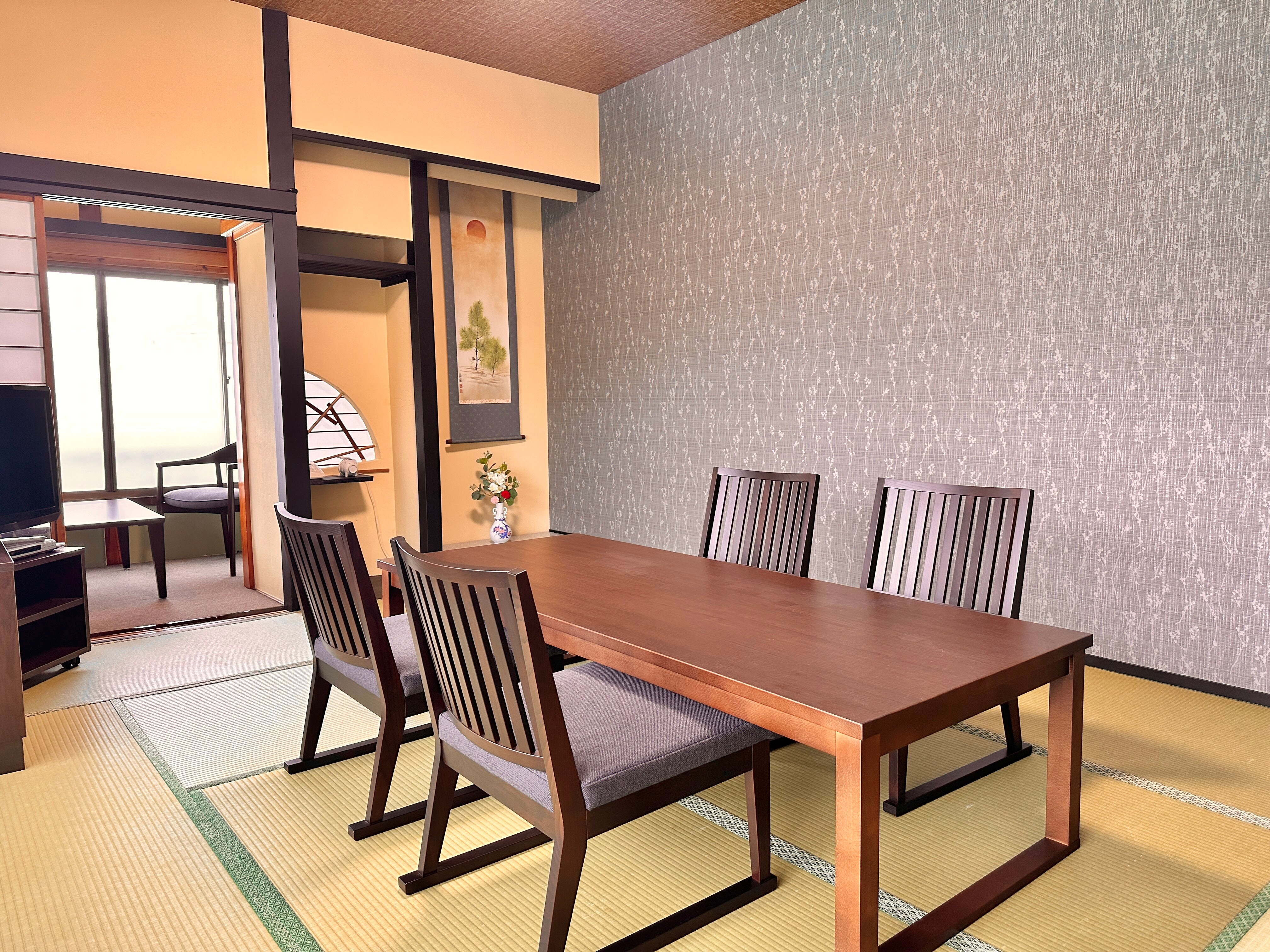 G [2nd floor Japanese-style room] Room for 4 to 5 people (approximately 10 to 14 tatami mats)