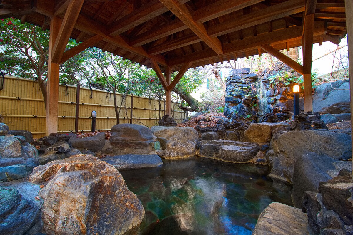[Open-air bath] Kegon-no-yu is an open-air bath made from a huge rock. You can enjoy the scenery of the four seasons.