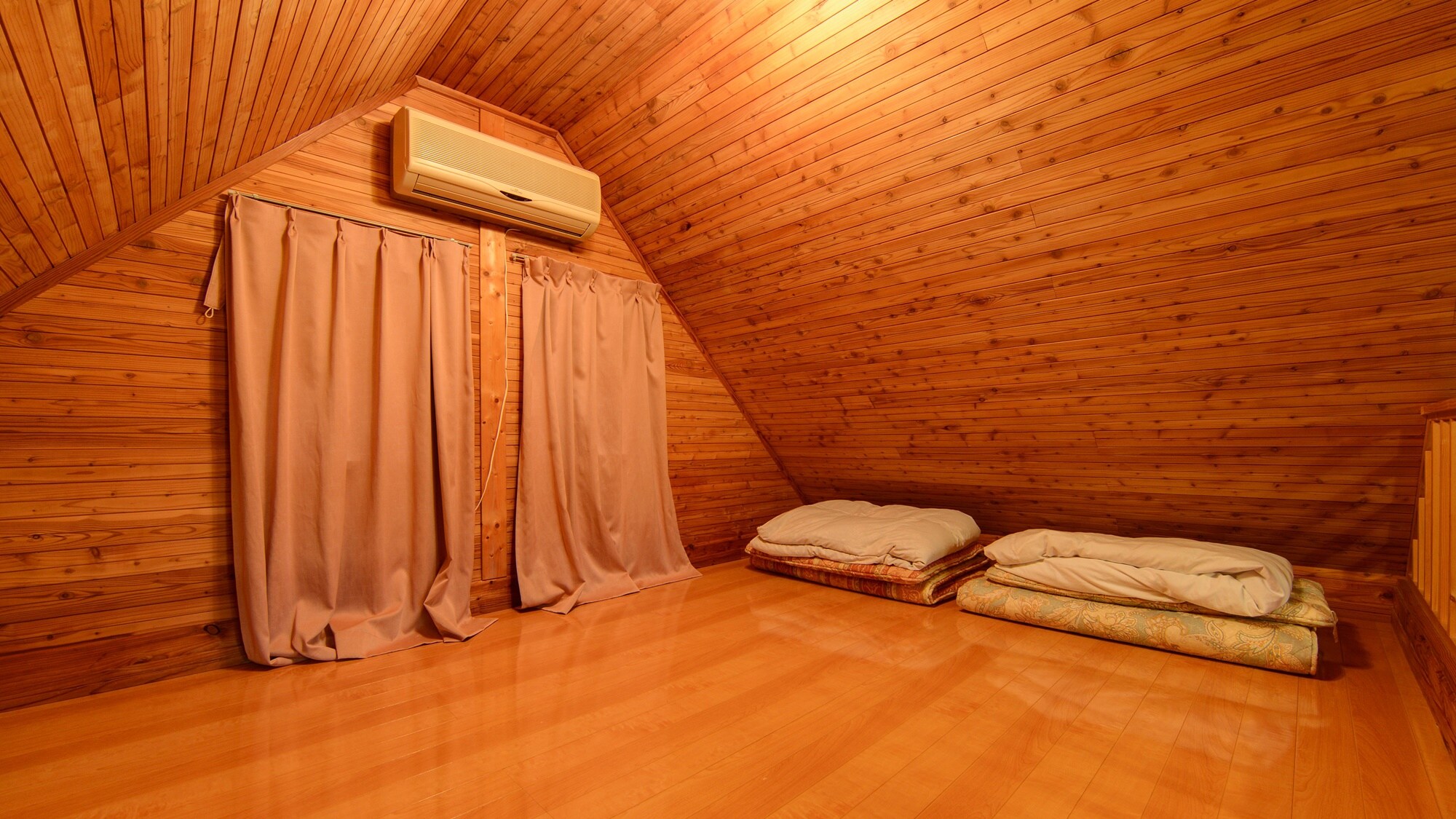 *[Log House/E] ห้องใต้หลังคาสามารถใช้เป็นห้องนอนได้