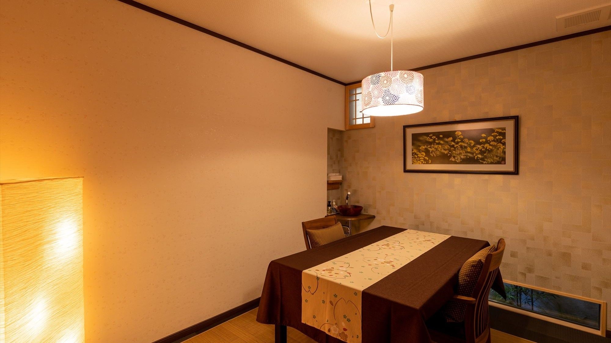 [Yamayuri] Breakfast and dinner are both available in the private dining area "Nanohana."