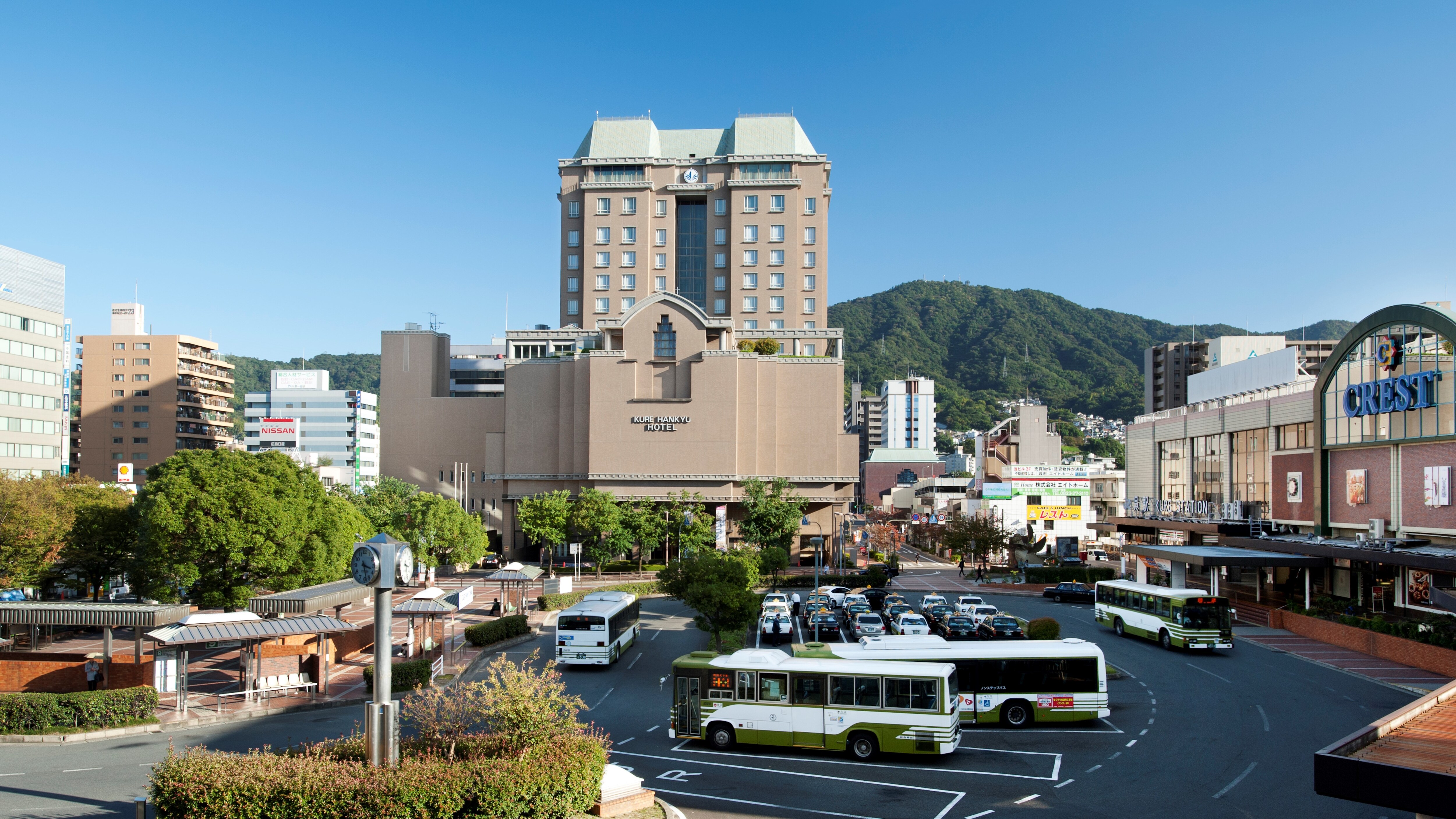 Hotel exterior, Station square